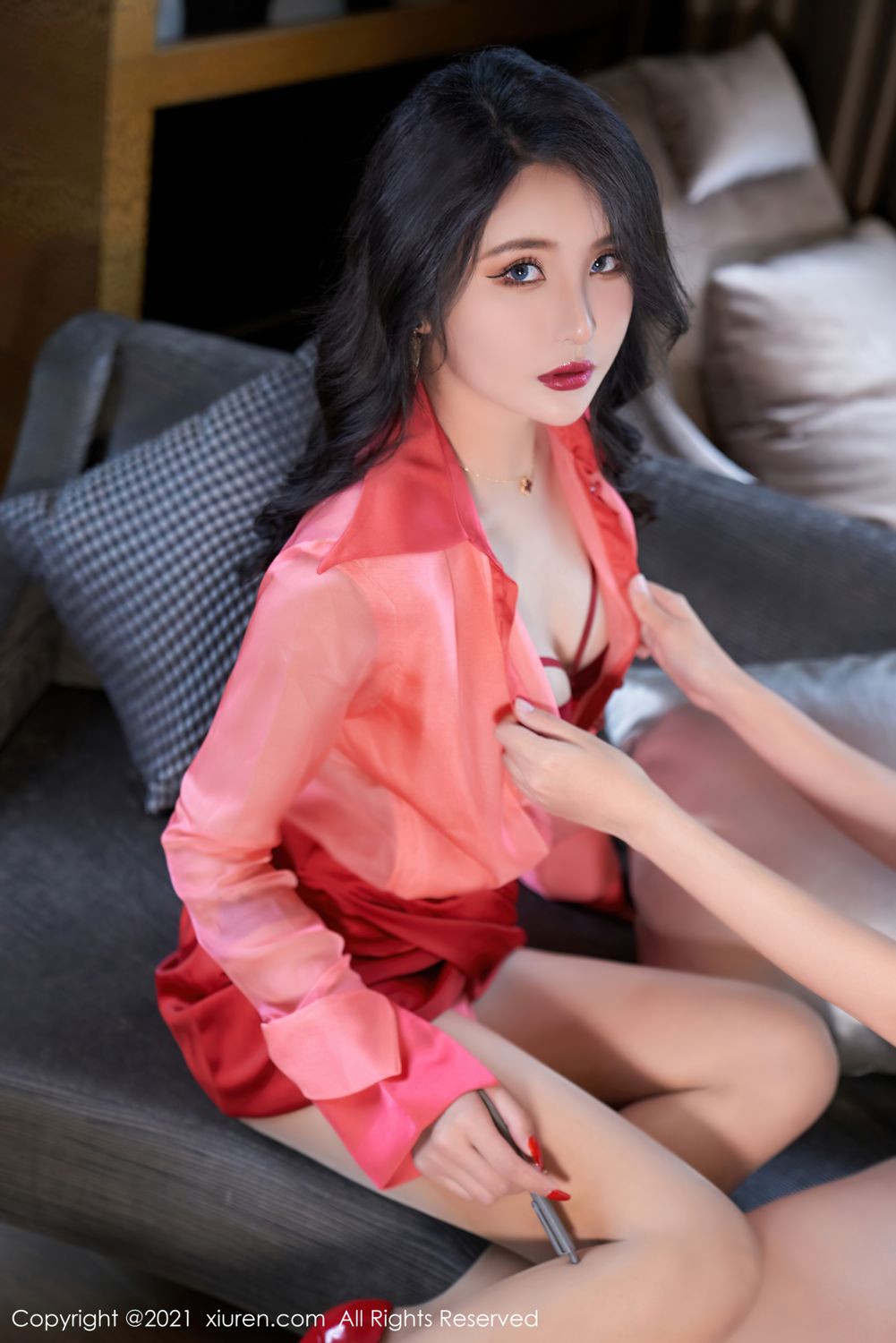 Emily尹菲云南旅拍 鲜艳多姿红色服饰