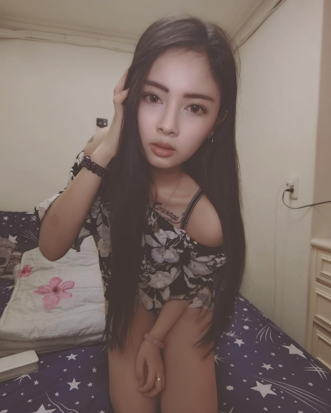性感翘臀妹亲亲 娇小冷艳又帅气