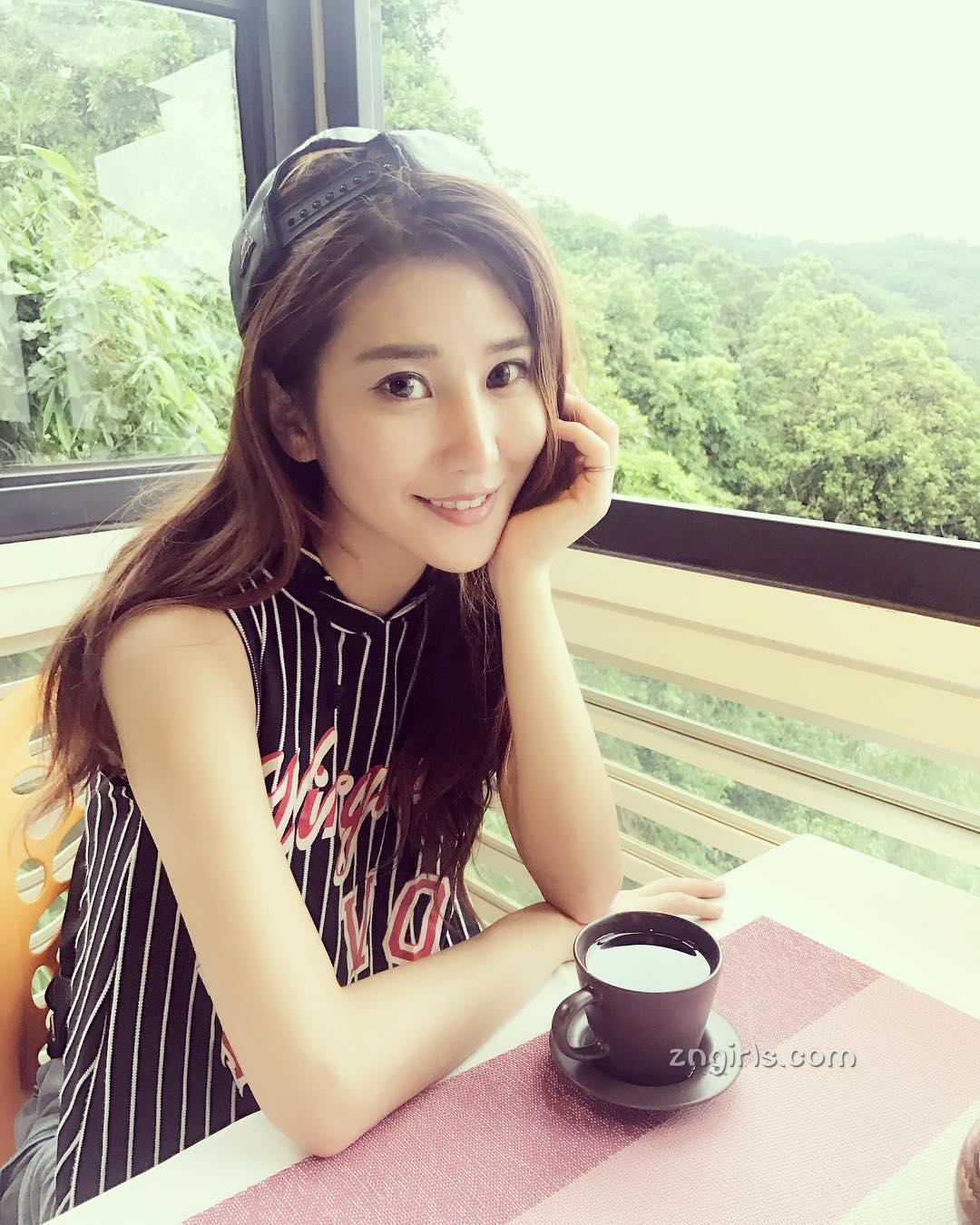高人气正妹小乖 阳光靓丽私房照