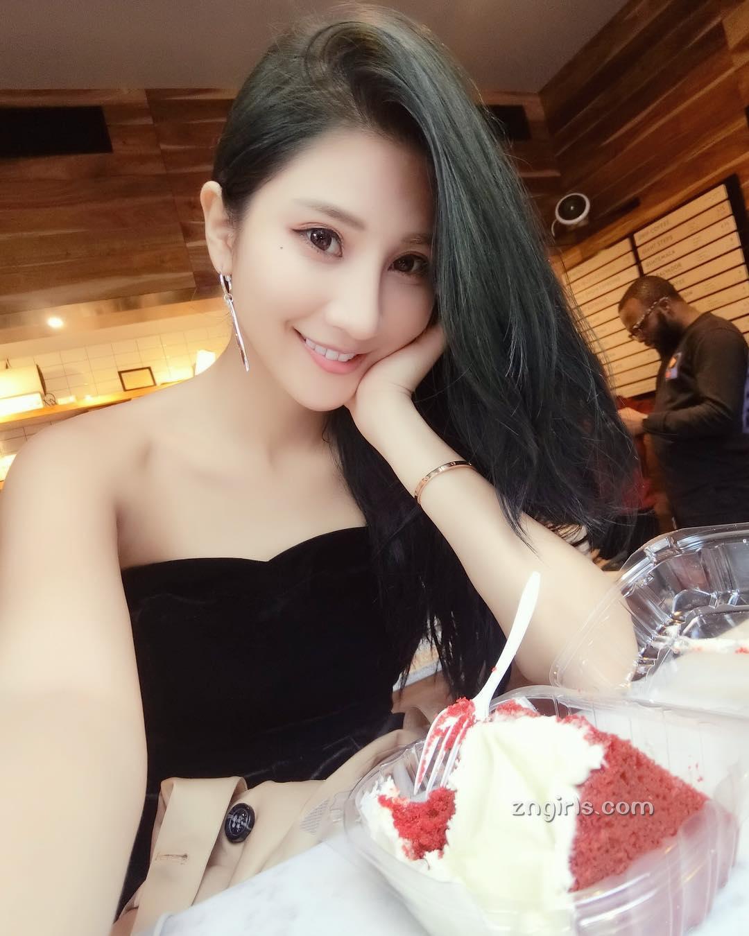高人气正妹小乖 阳光靓丽私房照