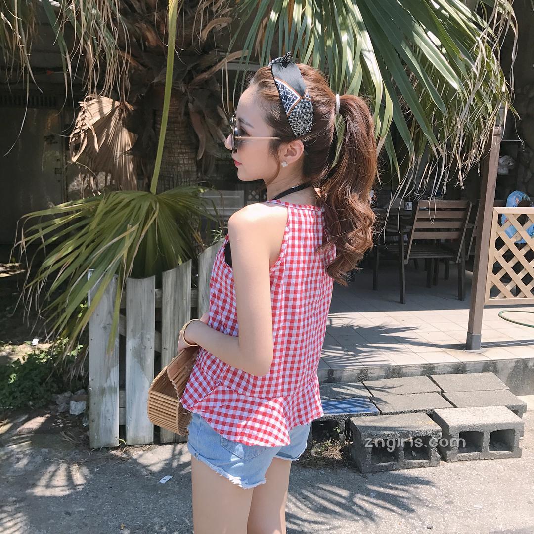超白嫩!正妹李燕低胸上衣,完美身材自拍好养眼!