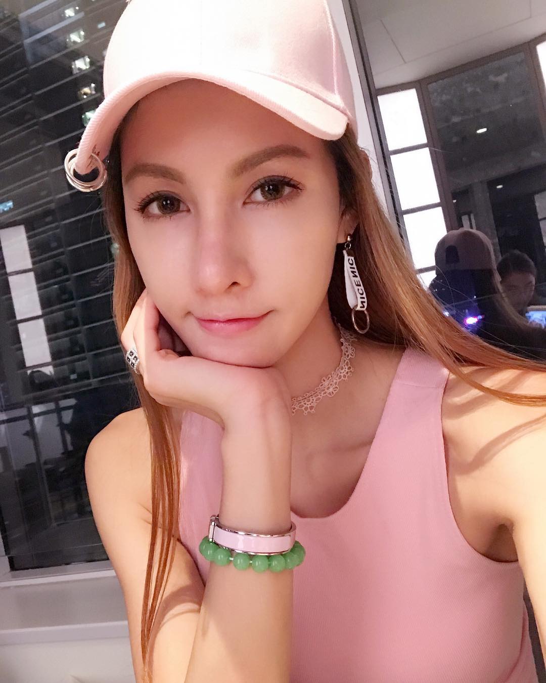性感小辣貓「DJ Pussy Catz」逆天长腿占满画面