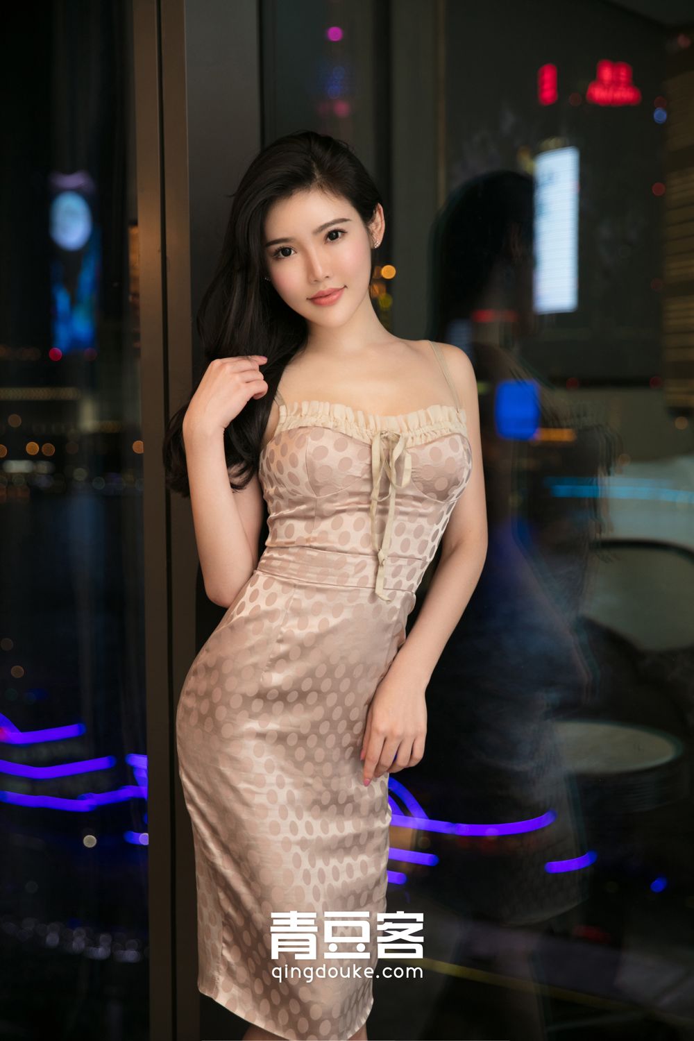 青豆女神何晨曦 最佳女仆肉色内衣