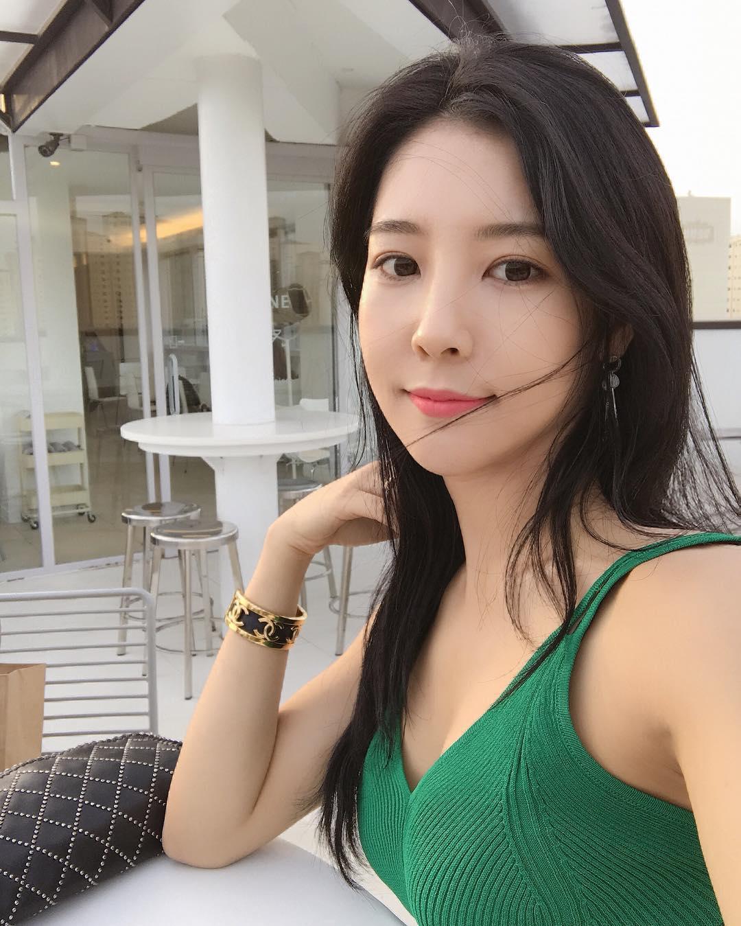 超完美花艺老师身材太好!海边大晒比基尼让网友激动