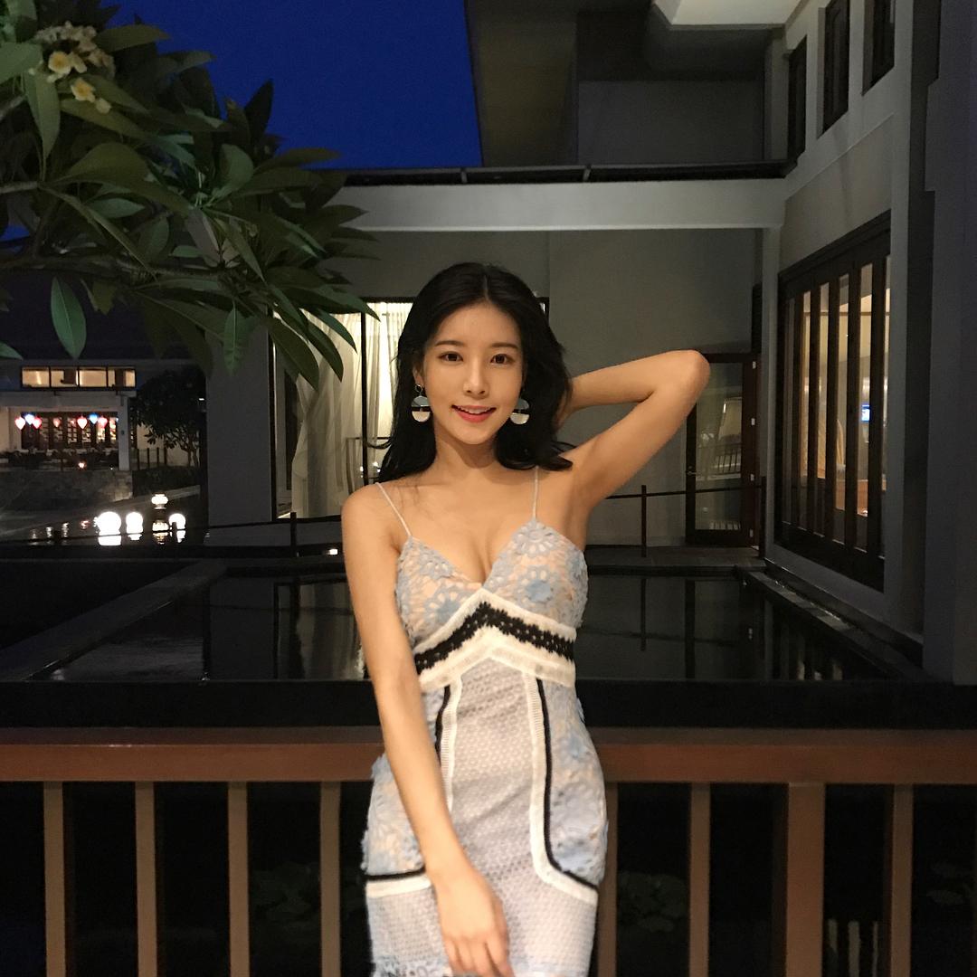 超完美花艺老师身材太好!海边大晒比基尼让网友激动