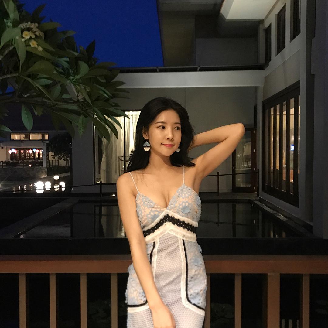 超完美花艺老师身材太好!海边大晒比基尼让网友激动