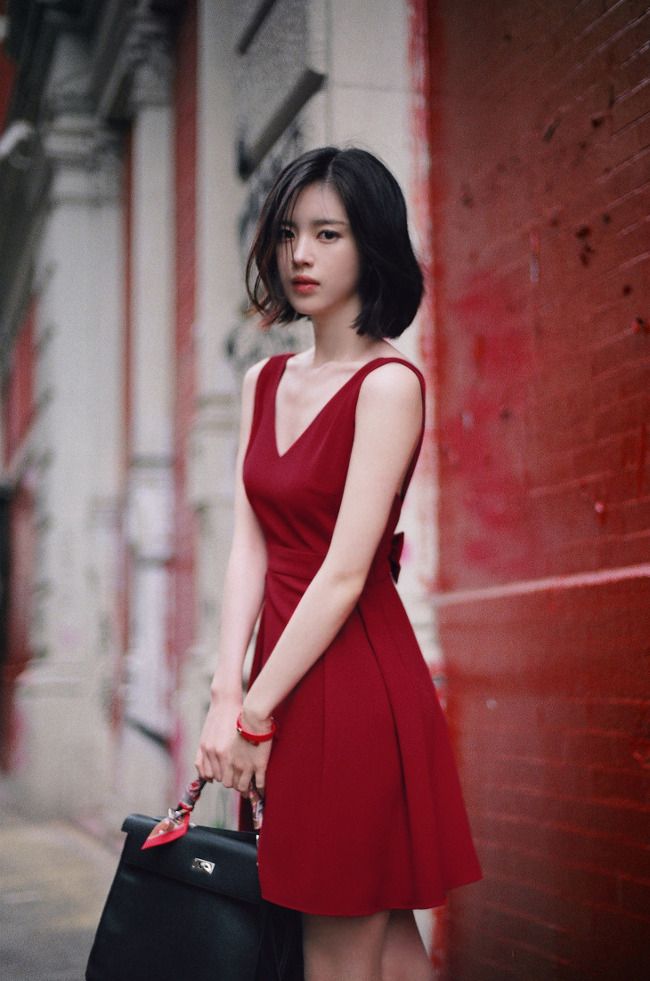 冷艳美人尹善英 洋装美照惹人爱
