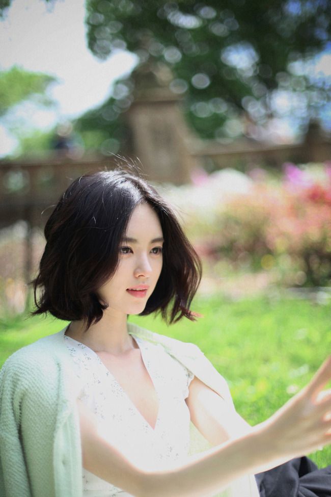 冷艳美人尹善英 洋装美照惹人爱