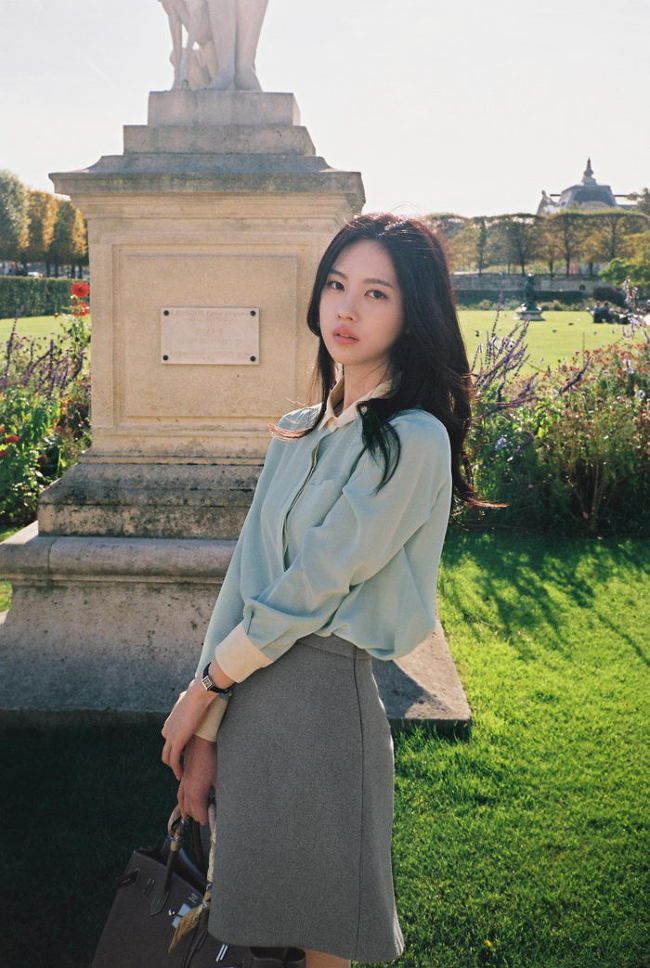 冷艳美人尹善英 洋装美照惹人爱