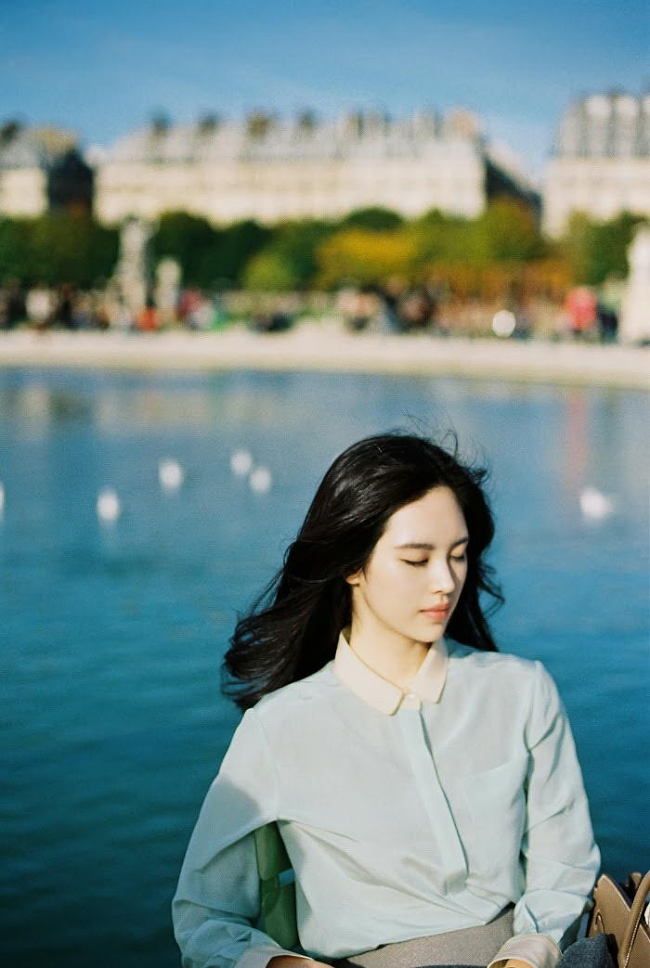 冷艳美人尹善英 洋装美照惹人爱