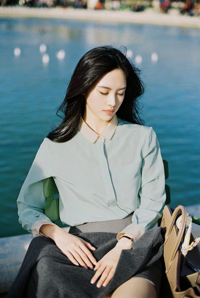 冷艳美人尹善英 洋装美照惹人爱