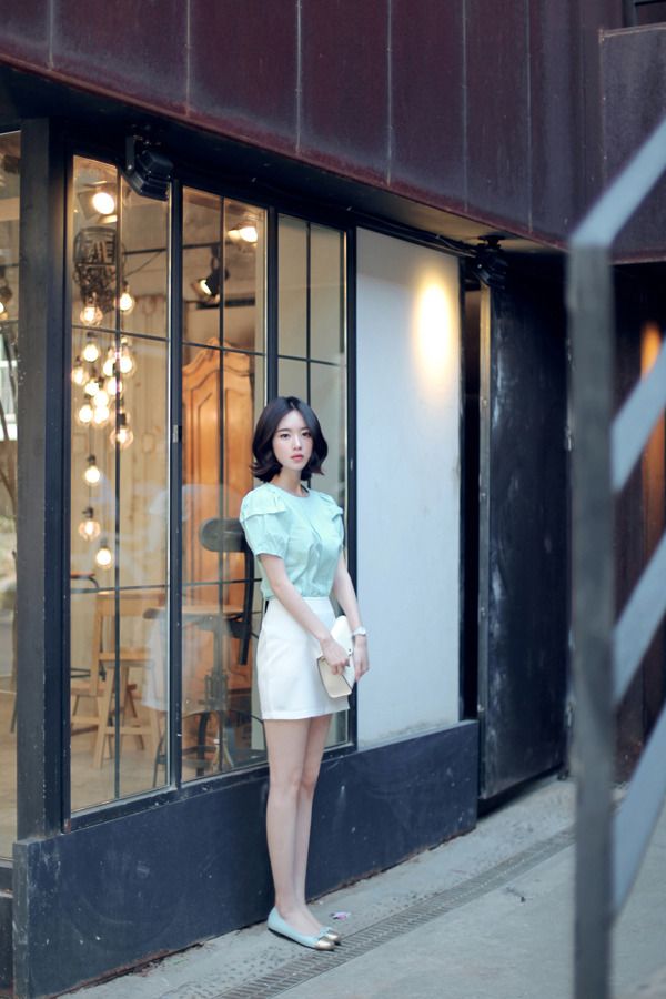 冷艳美人尹善英 洋装美照惹人爱