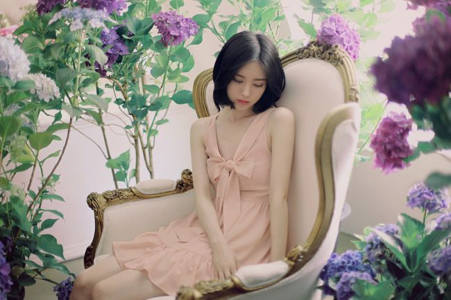 冷艳美人尹善英 洋装美照惹人爱