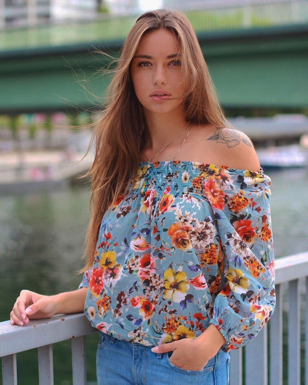 法国甜心Axelle Pruneaux 爱笑的眼睛会勾人