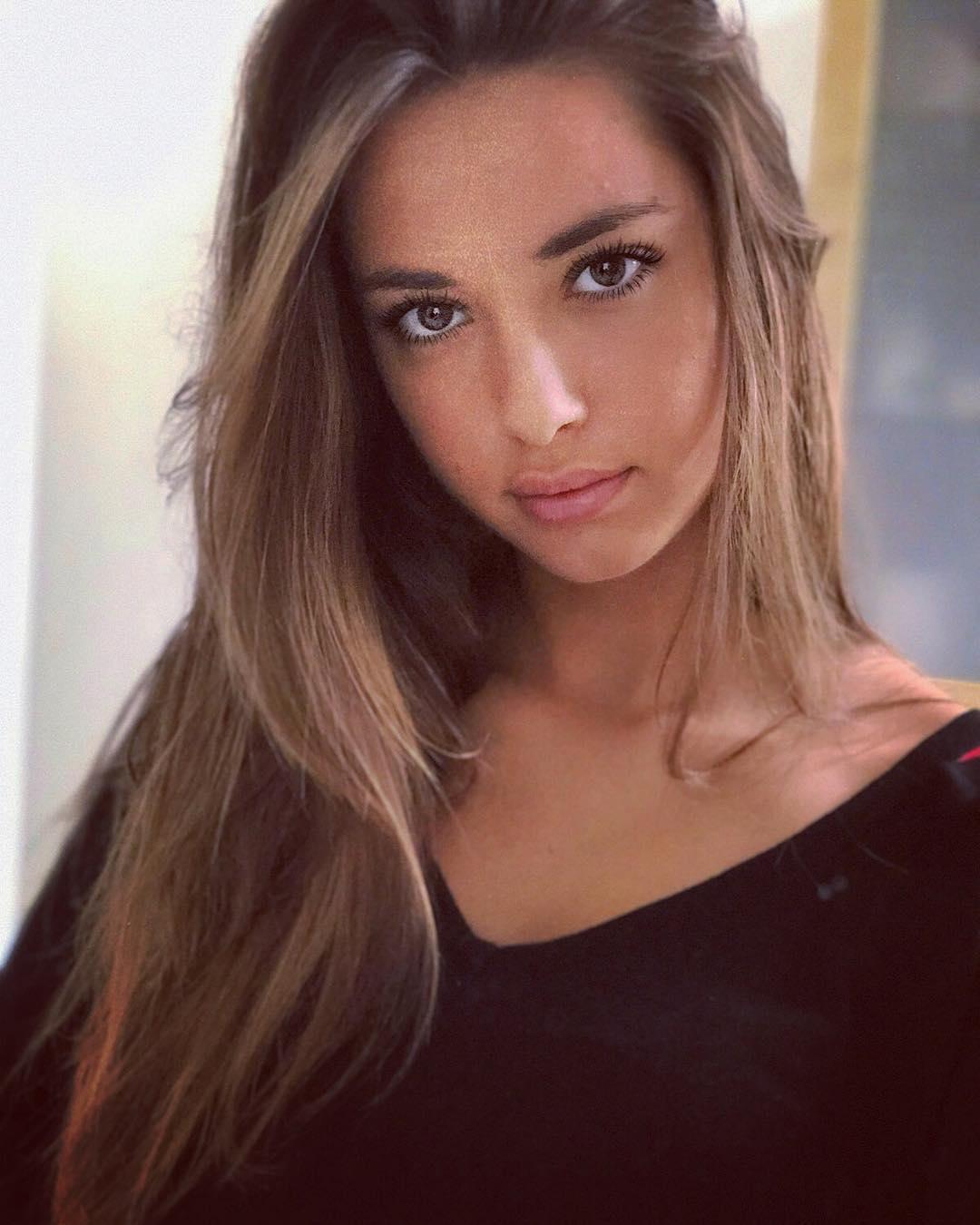 法国甜心Axelle Pruneaux 爱笑的眼睛会勾人