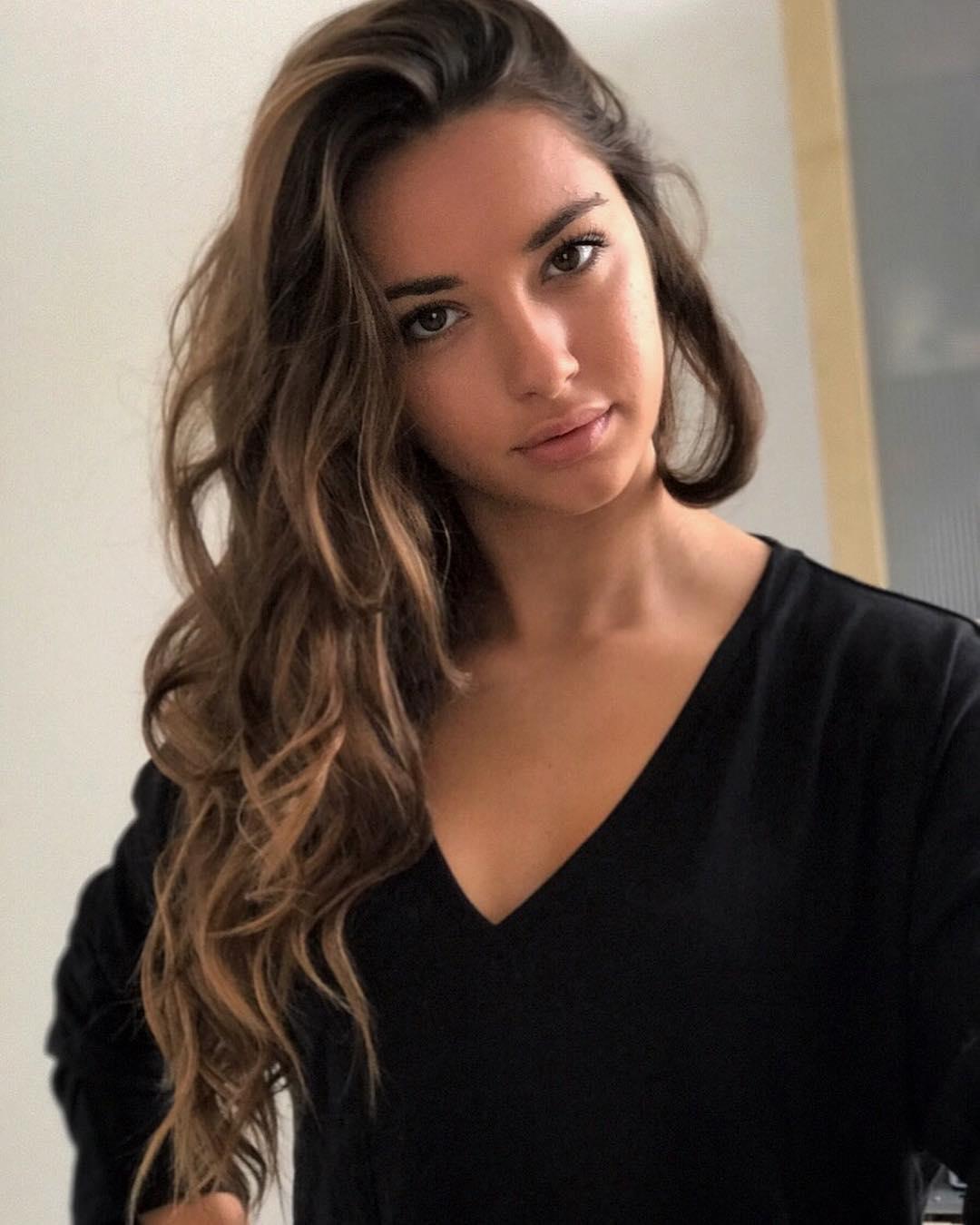 法国甜心Axelle Pruneaux 爱笑的眼睛会勾人