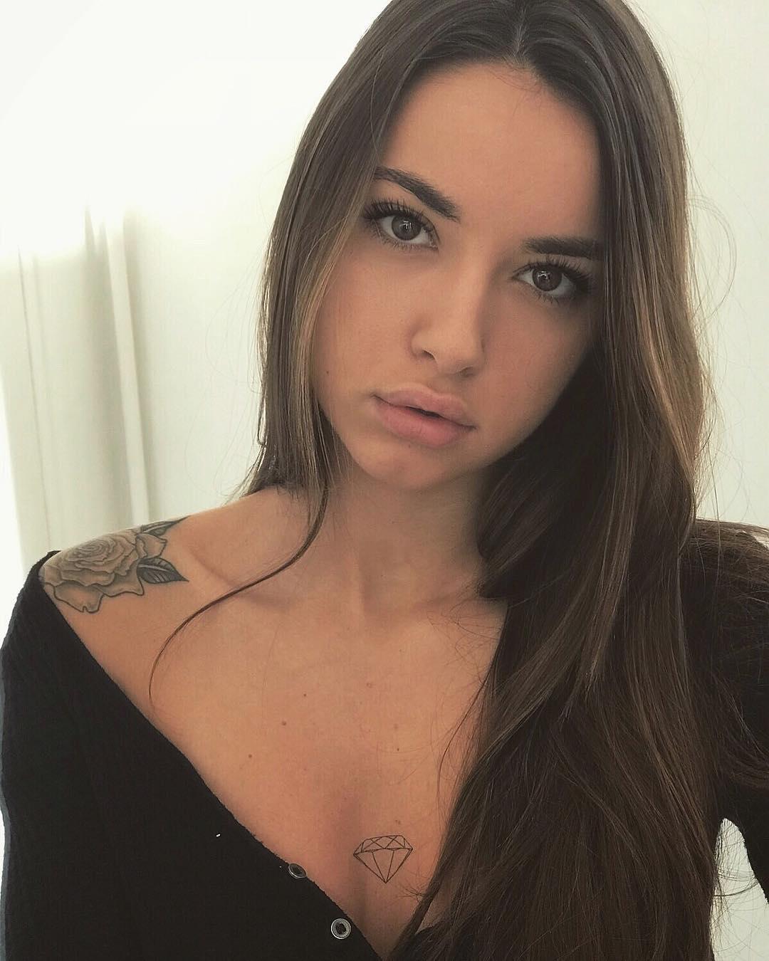 法国甜心Axelle Pruneaux 爱笑的眼睛会勾人