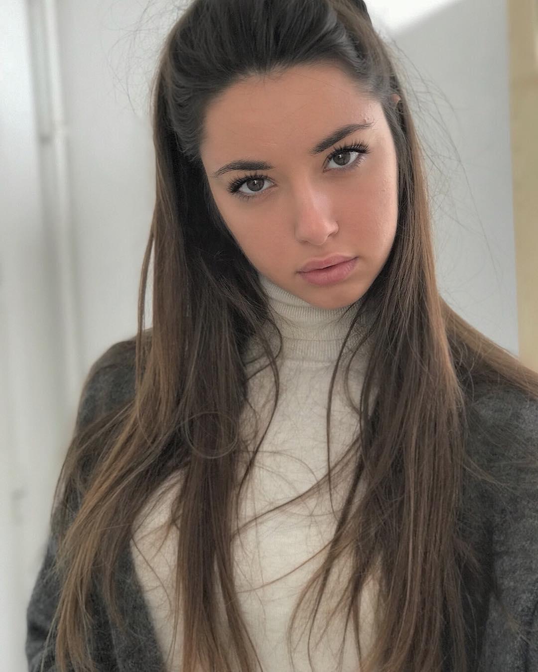 法国甜心Axelle Pruneaux 爱笑的眼睛会勾人