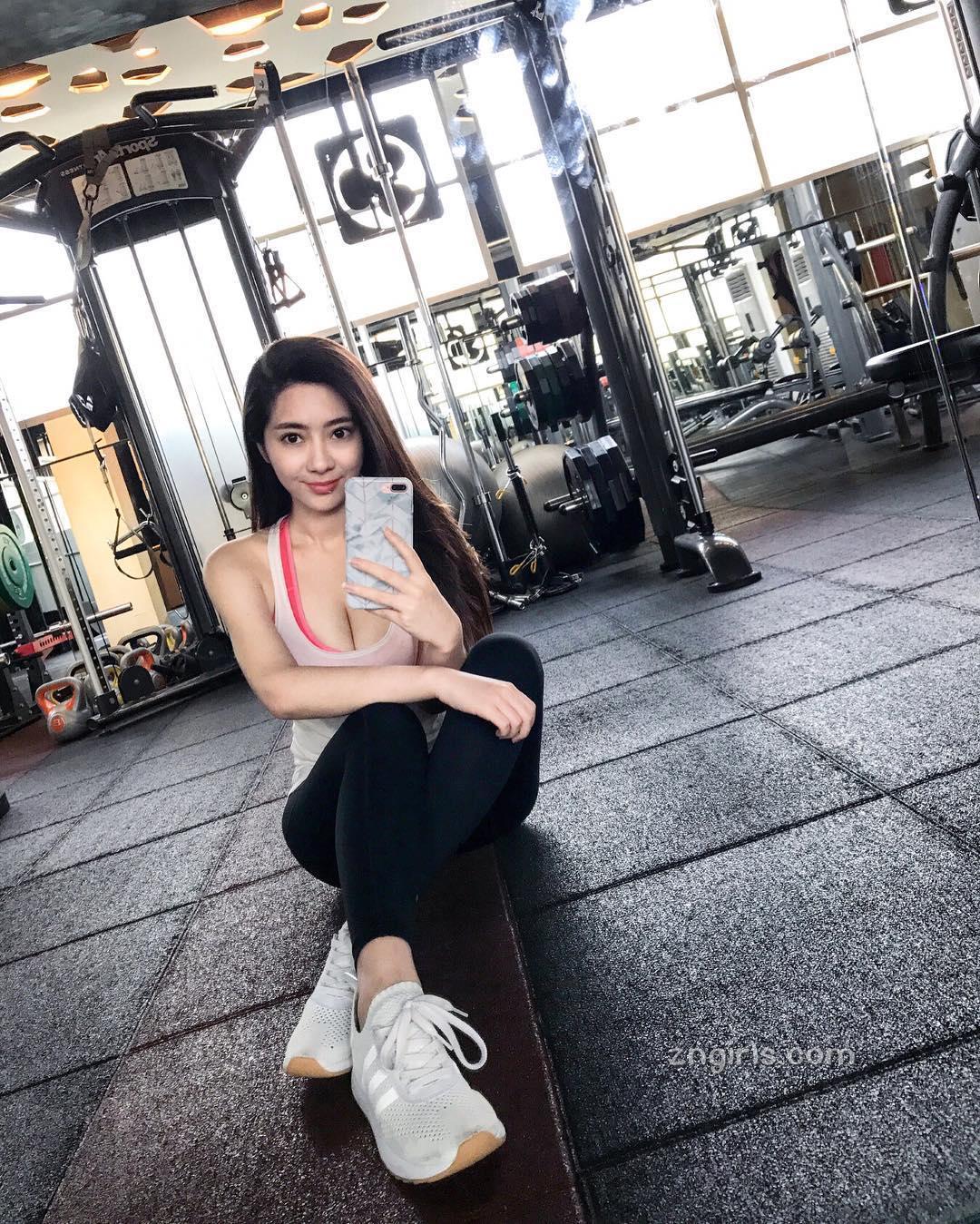 好凶!健身房惊见运动妹!浑圆白皙丰满有型