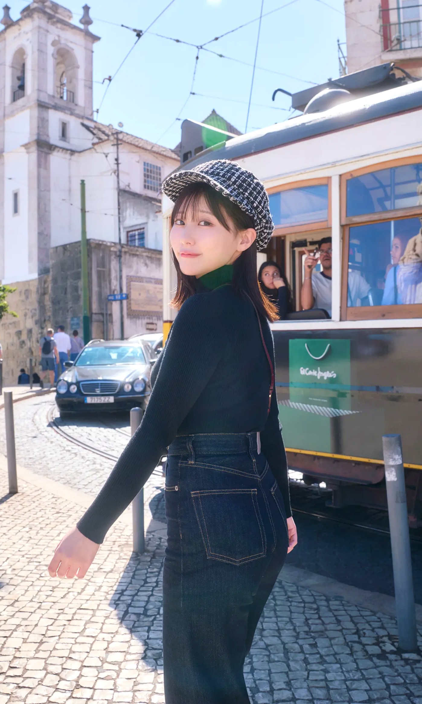 《田中美久 - もっと、ぜんぶ、ほんと》异国街拍优雅长裙与泳池性感写真