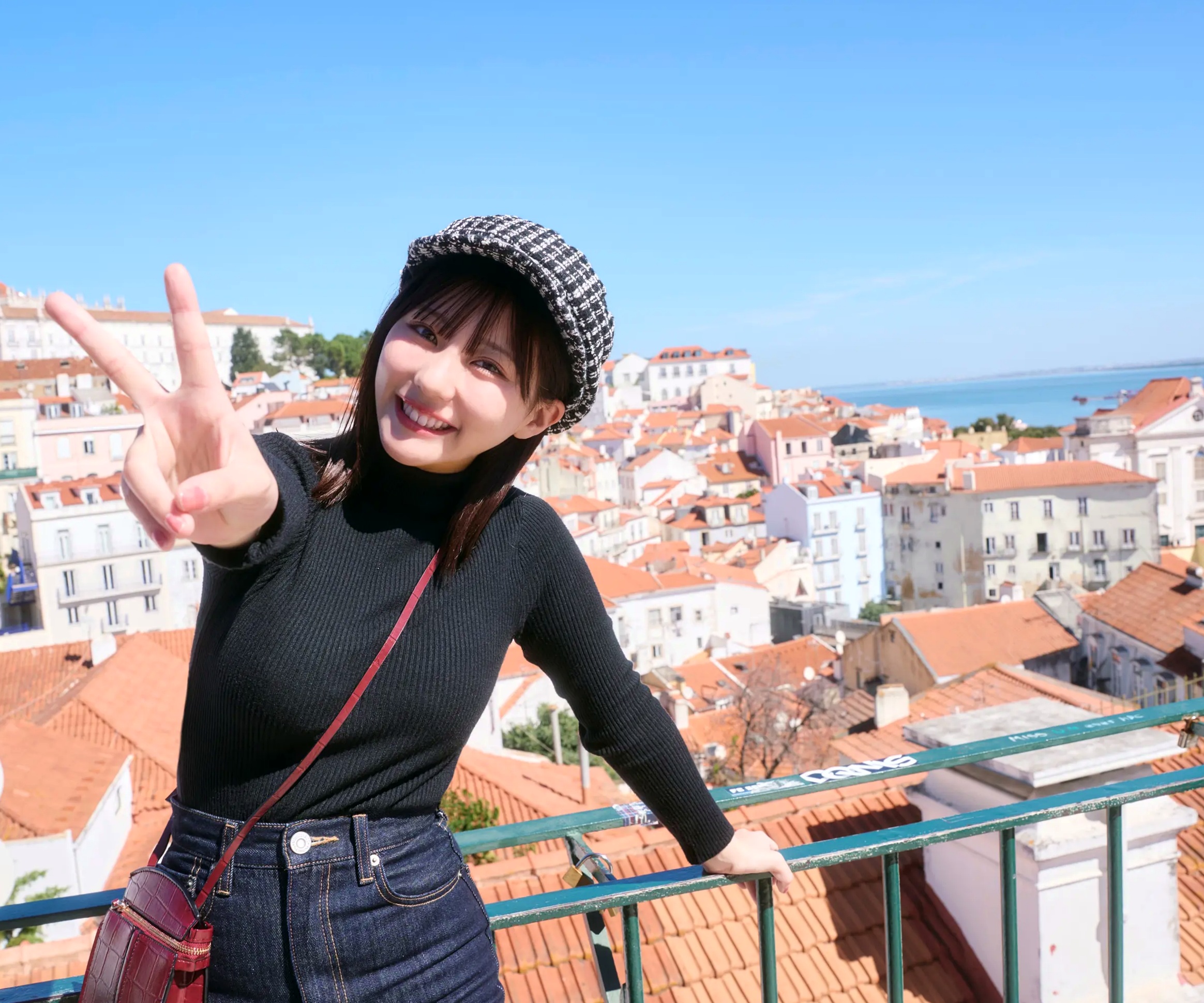 《田中美久 - もっと、ぜんぶ、ほんと》异国街拍优雅长裙与泳池性感写真