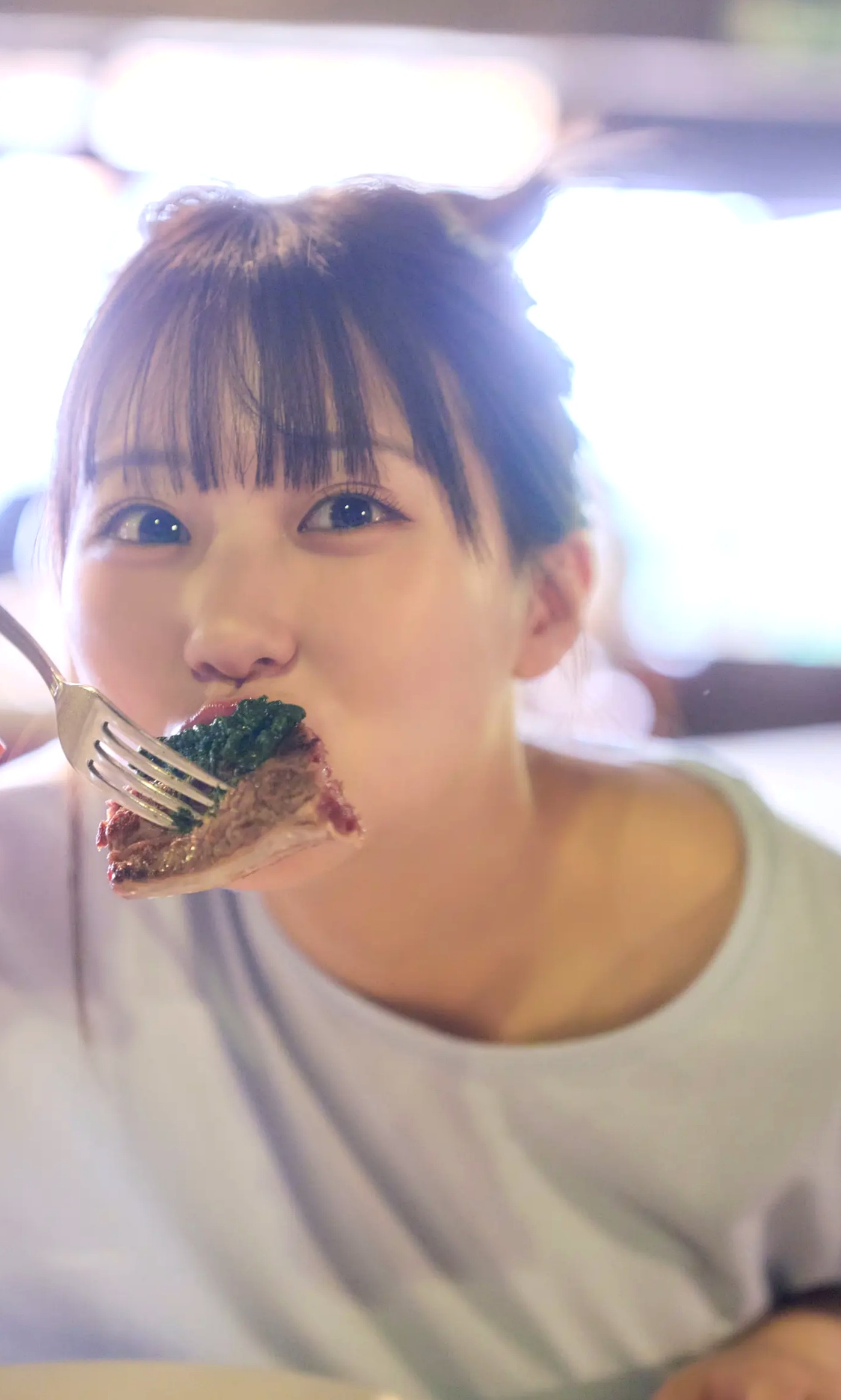 《田中美久 - もっと、ぜんぶ、ほんと》异国街拍优雅长裙与泳池性感写真