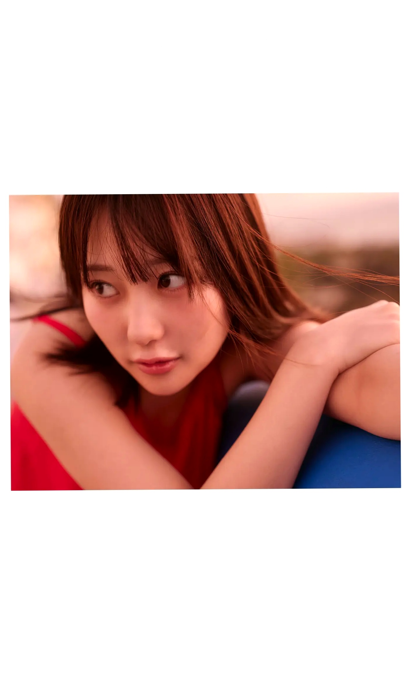 《田中美久 - もっと、ぜんぶ、ほんと》异国街拍优雅长裙与泳池性感写真