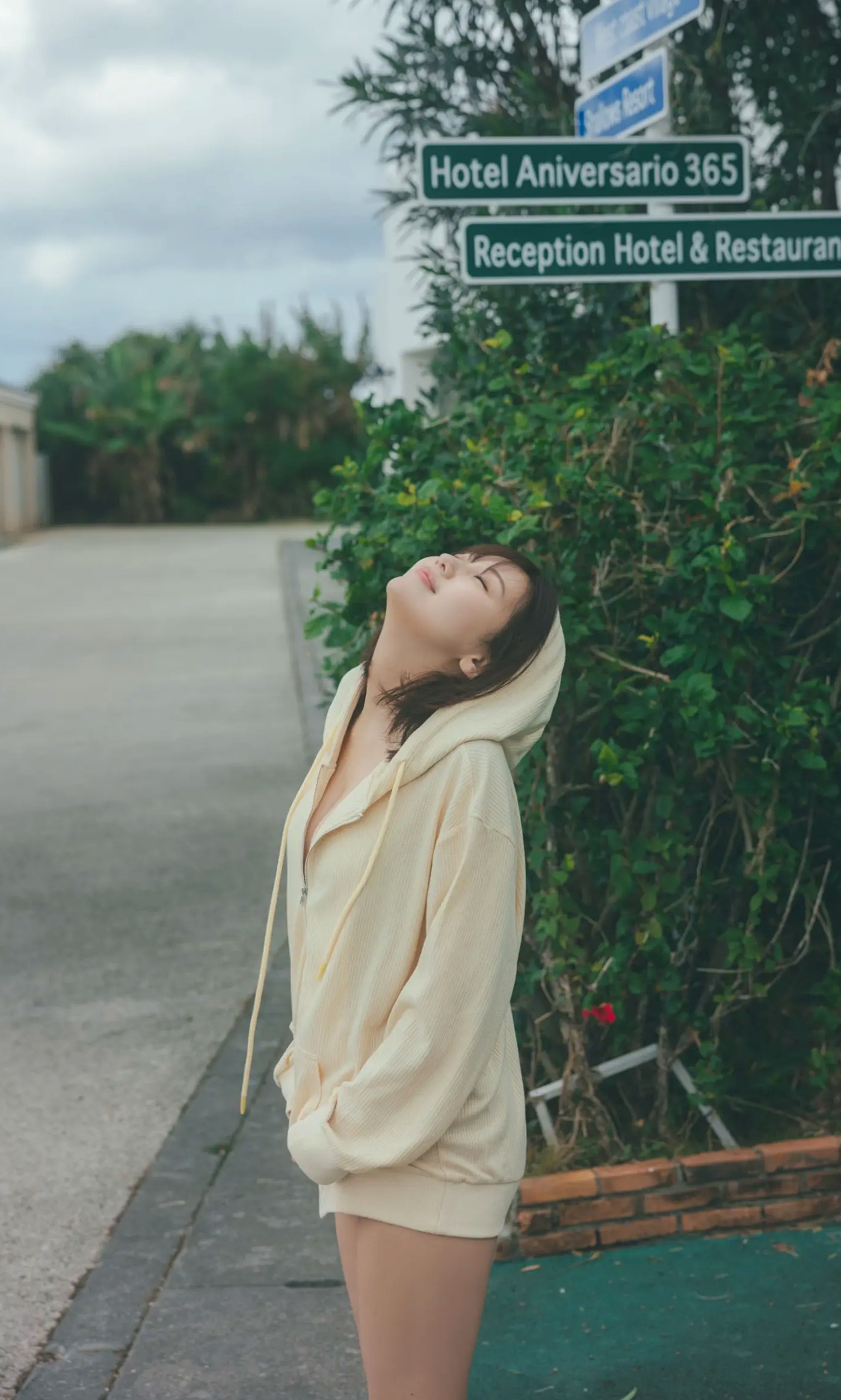 田中美久 - キミの街まで 海边沙滩红色比基尼与性感私房写真