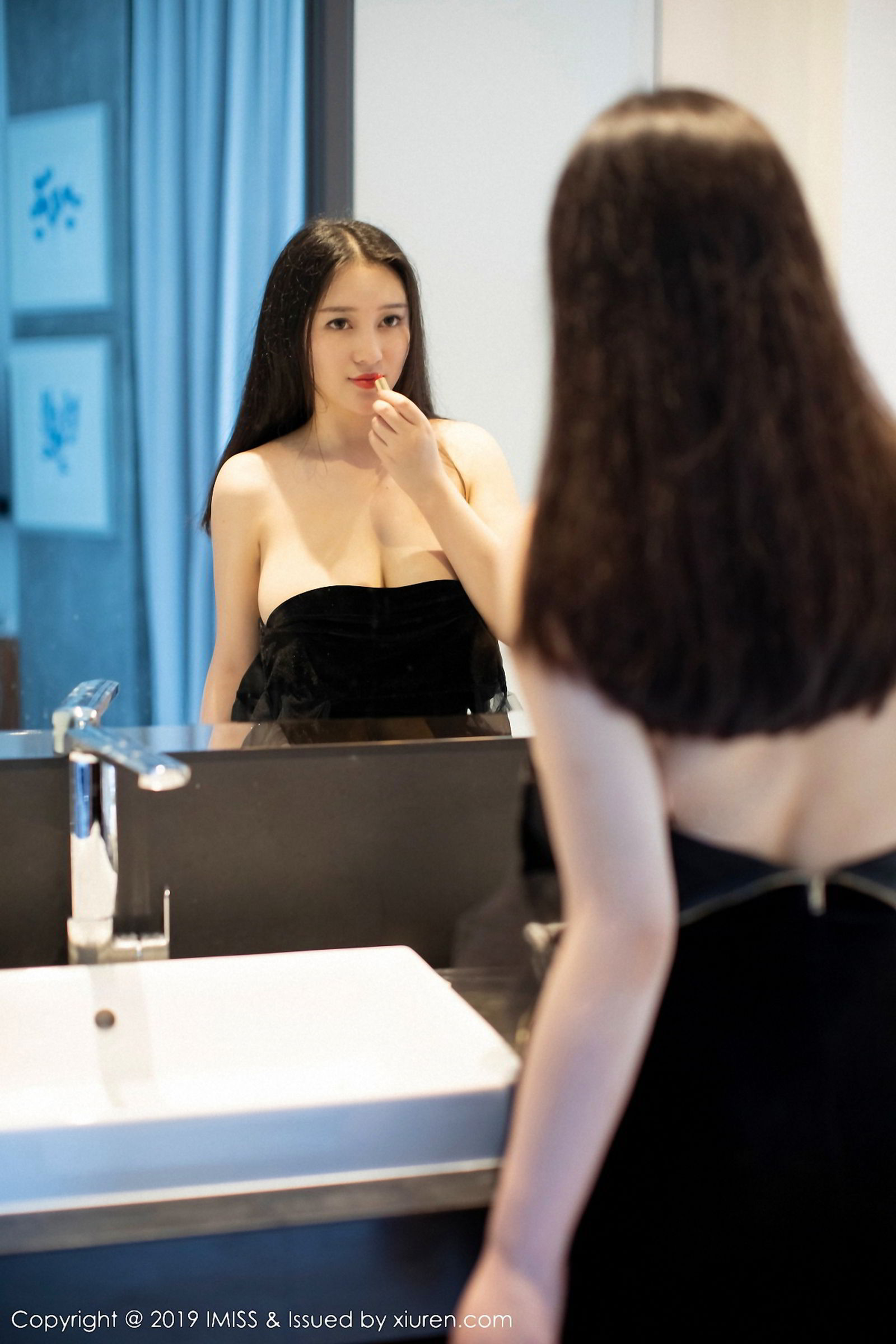 欧派女神恩一 黑丝与衬衫湿身
