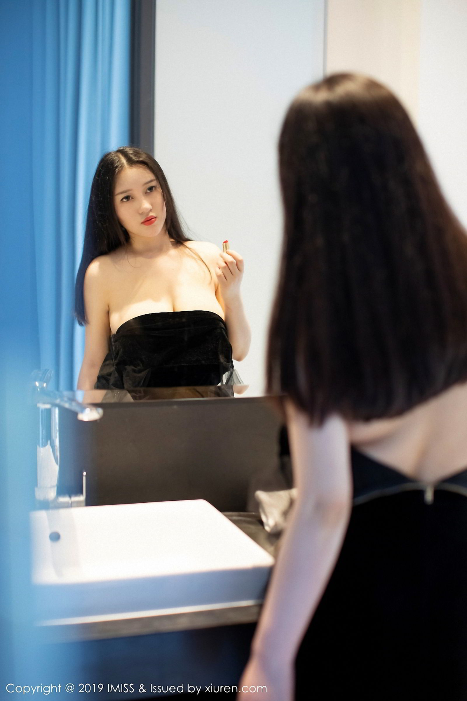 欧派女神恩一 黑丝与衬衫湿身