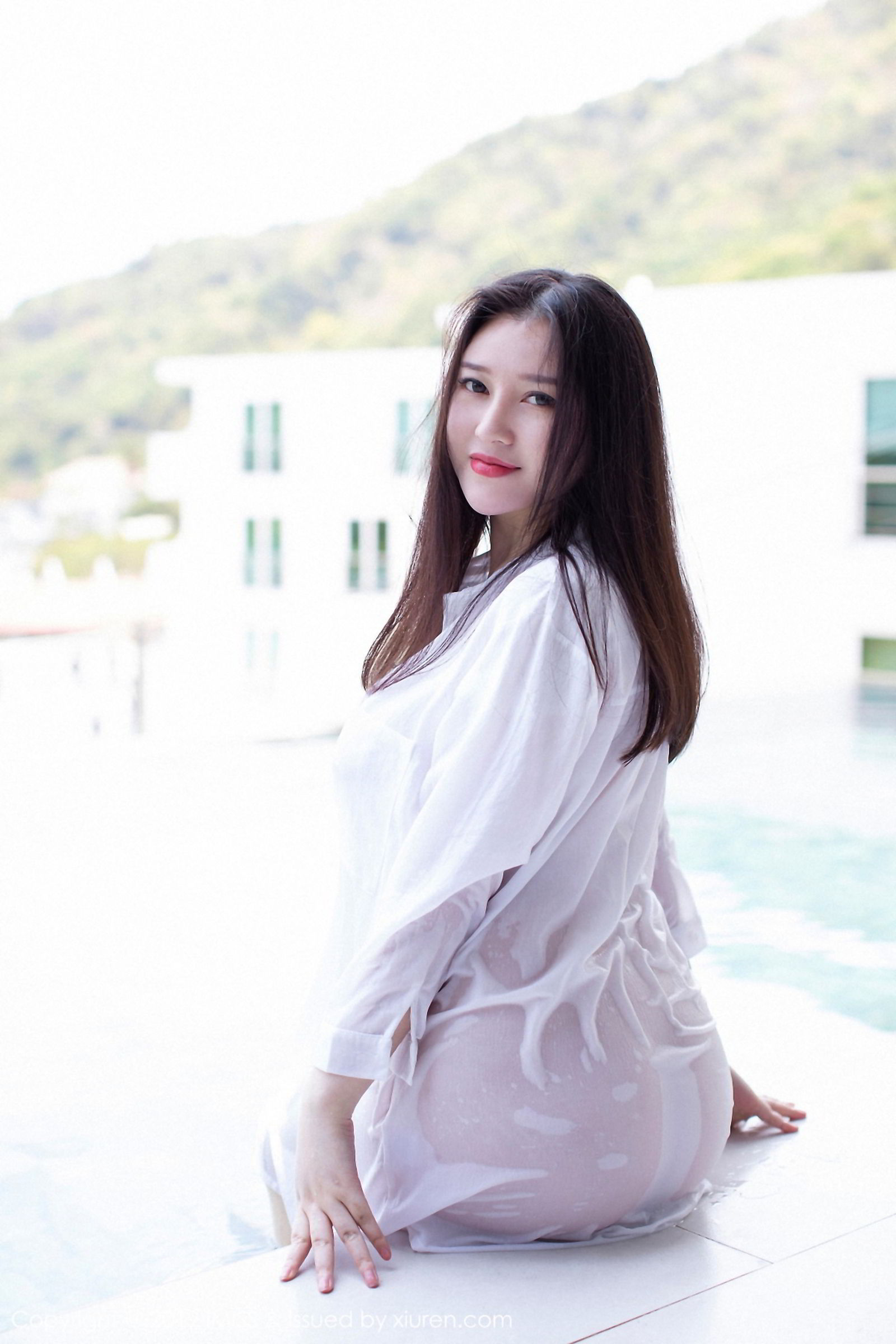 欧派女神恩一 黑丝与衬衫湿身