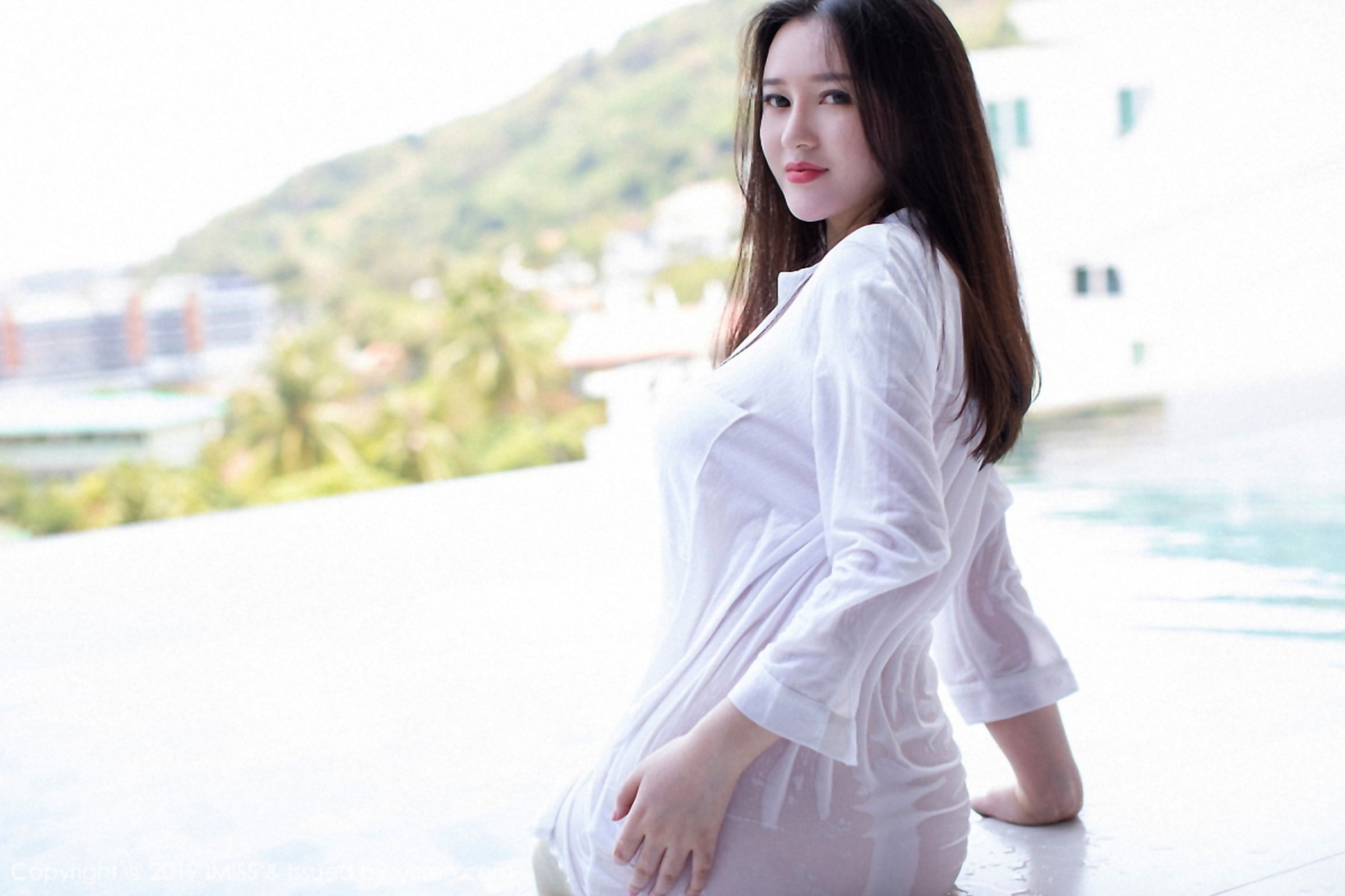 欧派女神恩一 黑丝与衬衫湿身