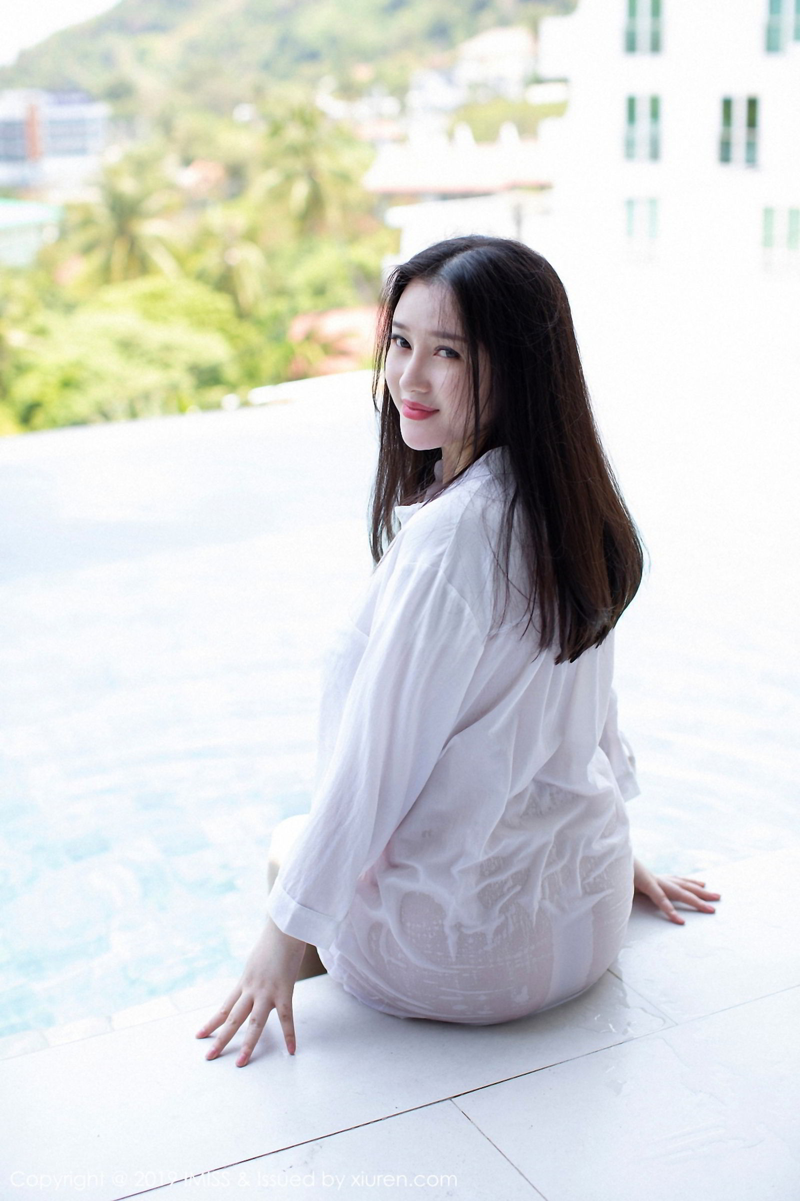 欧派女神恩一 黑丝与衬衫湿身