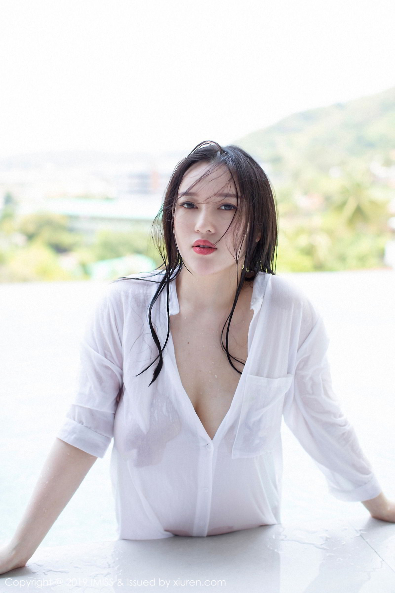 欧派女神恩一 黑丝与衬衫湿身