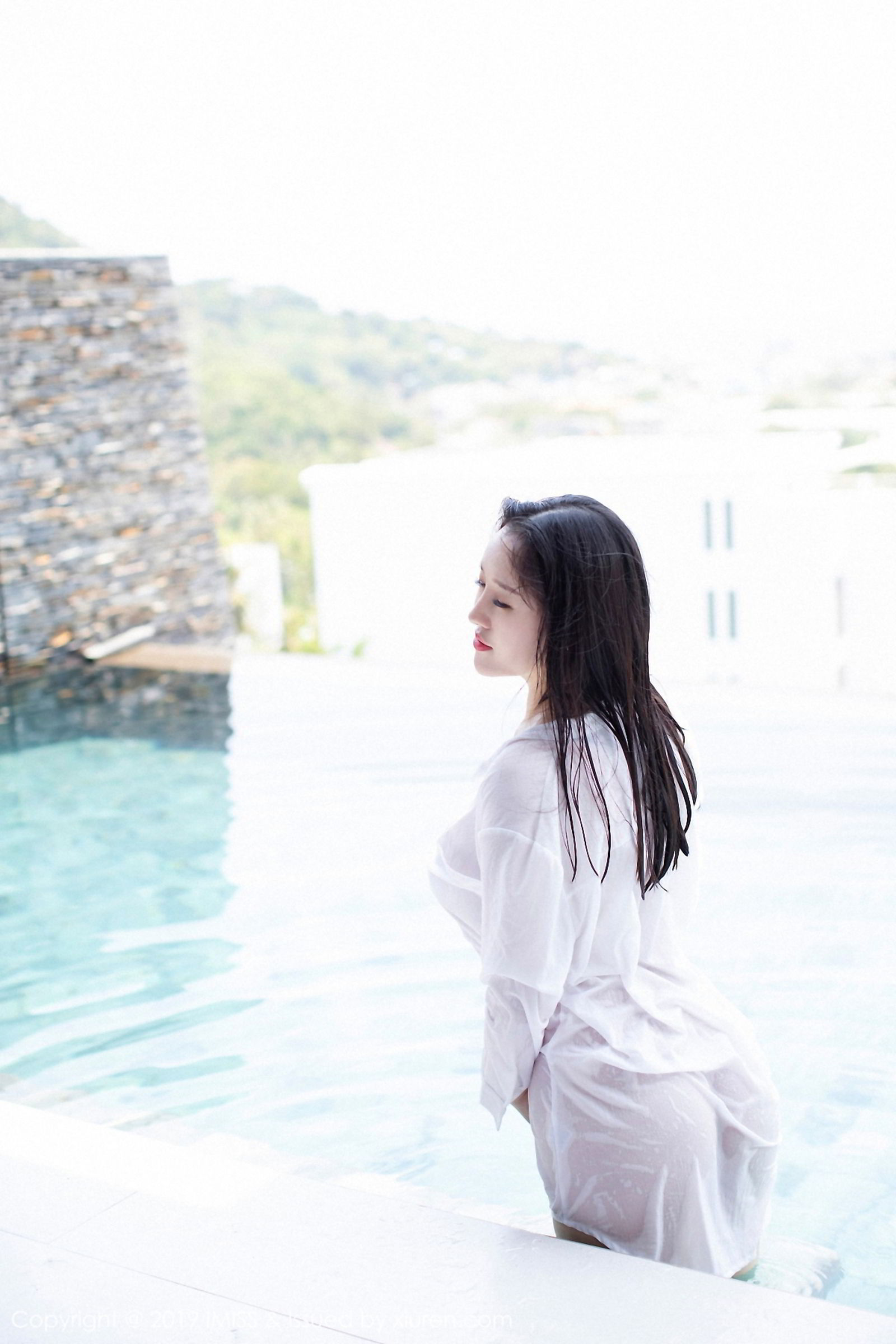 欧派女神恩一 黑丝与衬衫湿身