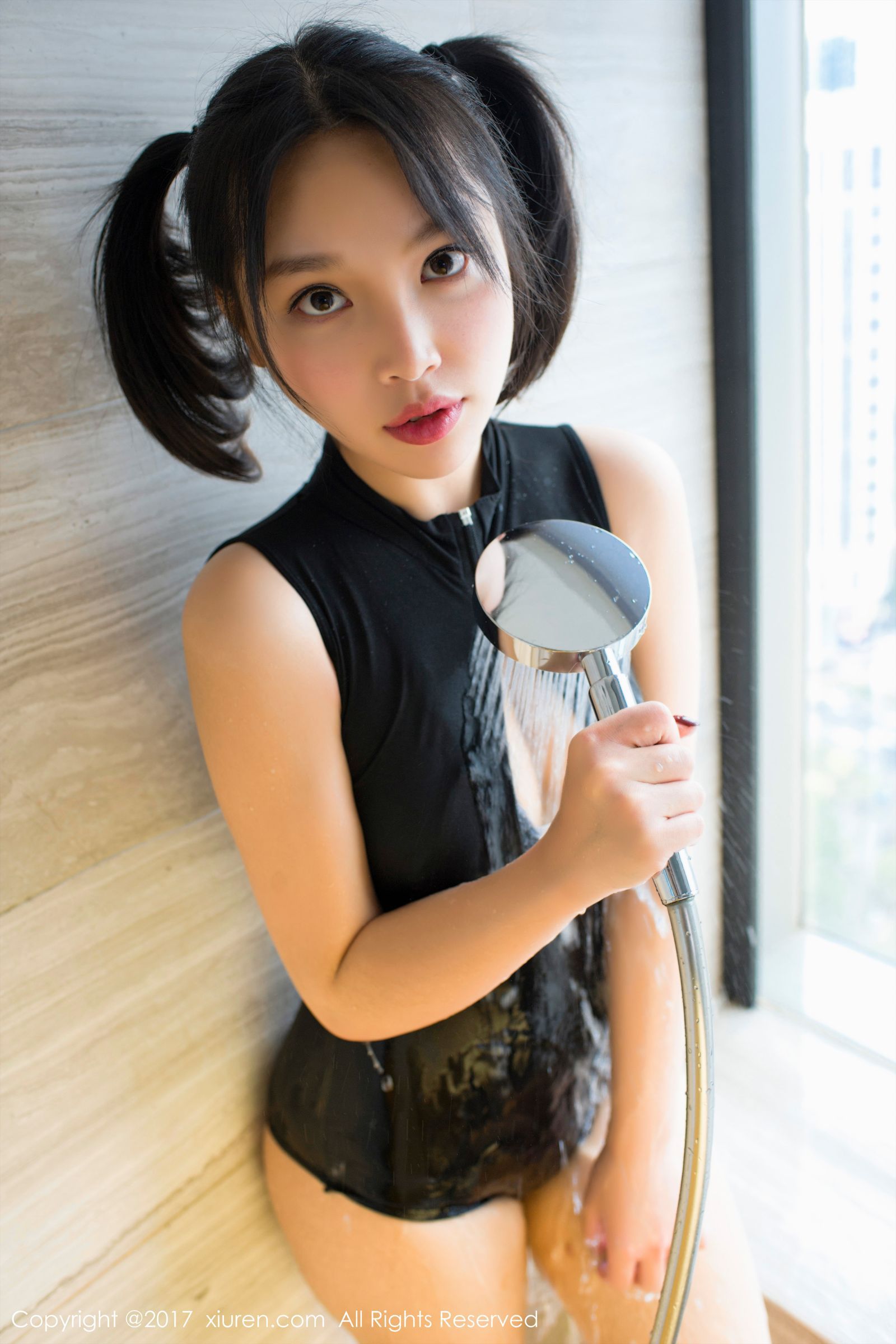 日系童颜美女小纯子 草莓比基尼黑色死库水