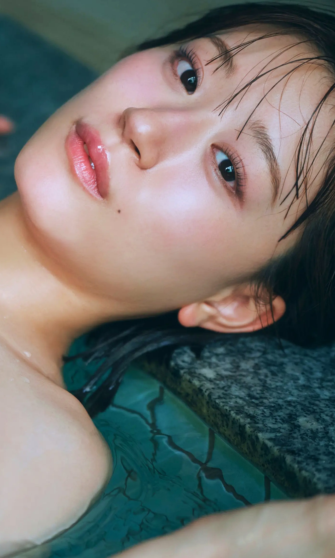 上西怜 - 再会~prologue~ 日本性感写真 阳光沙滩比基尼与湿身诱惑