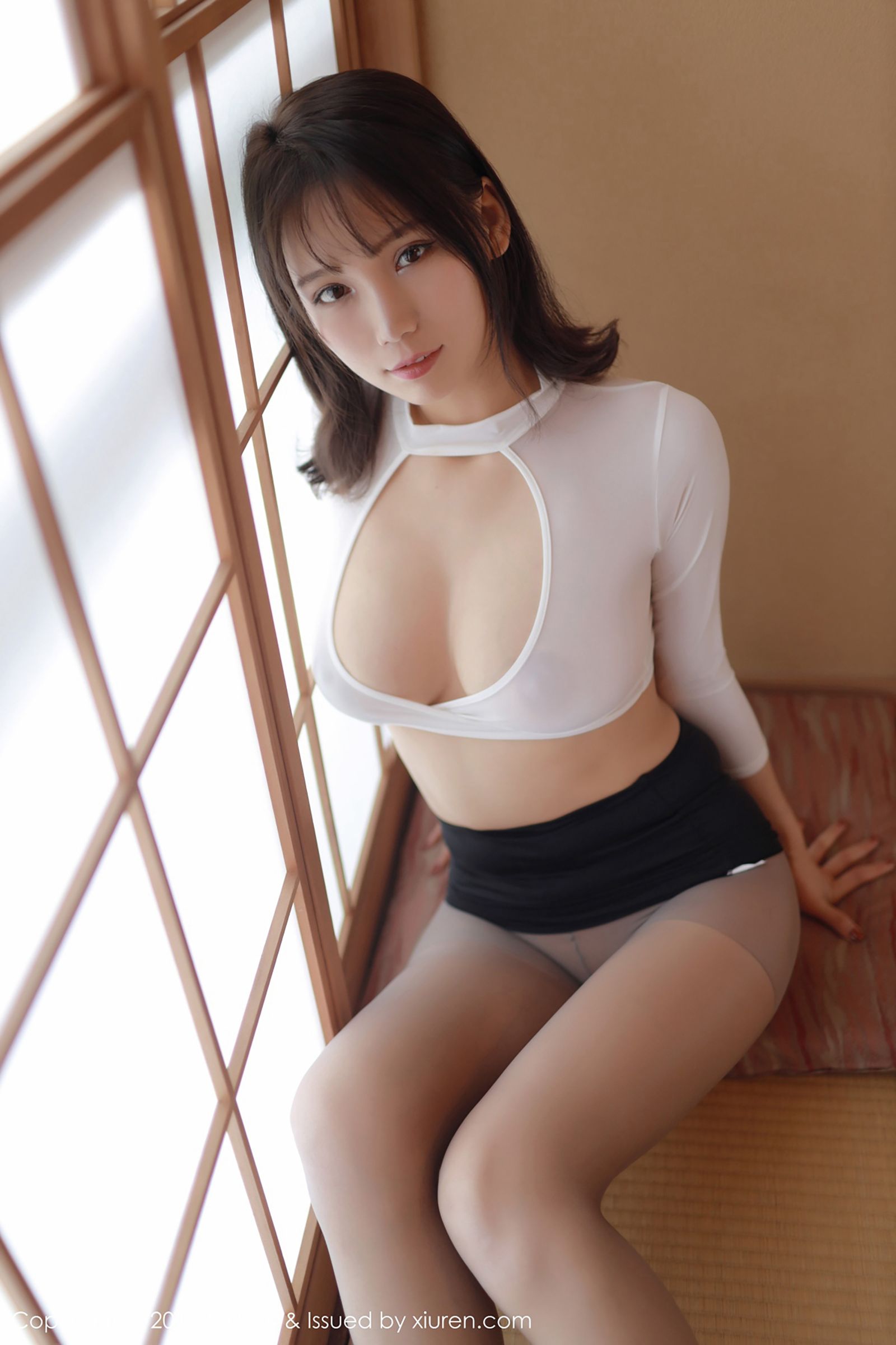 李可可的日本之旅 深V束胸制服装扮