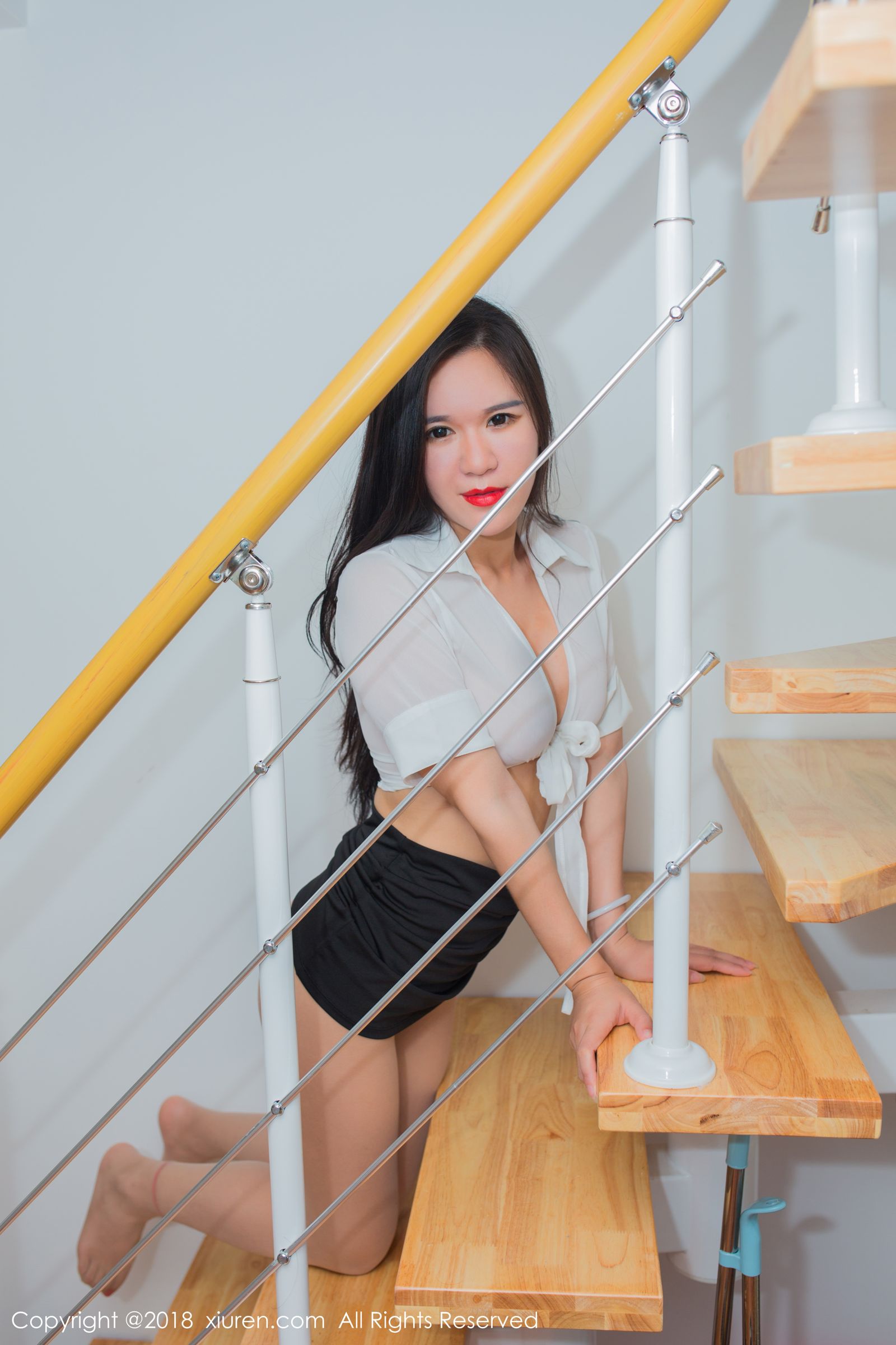 熟女气质王紫琳 镂空吊带秘书OL
