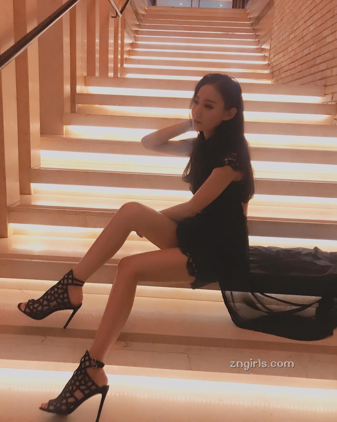 美腿界的天菜!留外高学历正妹看不腻!曲线太喷火!