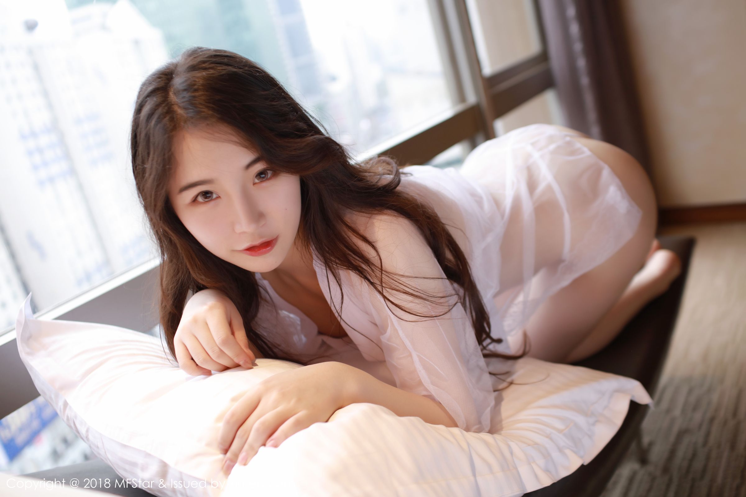 新人模特宅兔兔 女儿羞态娇艳无伦