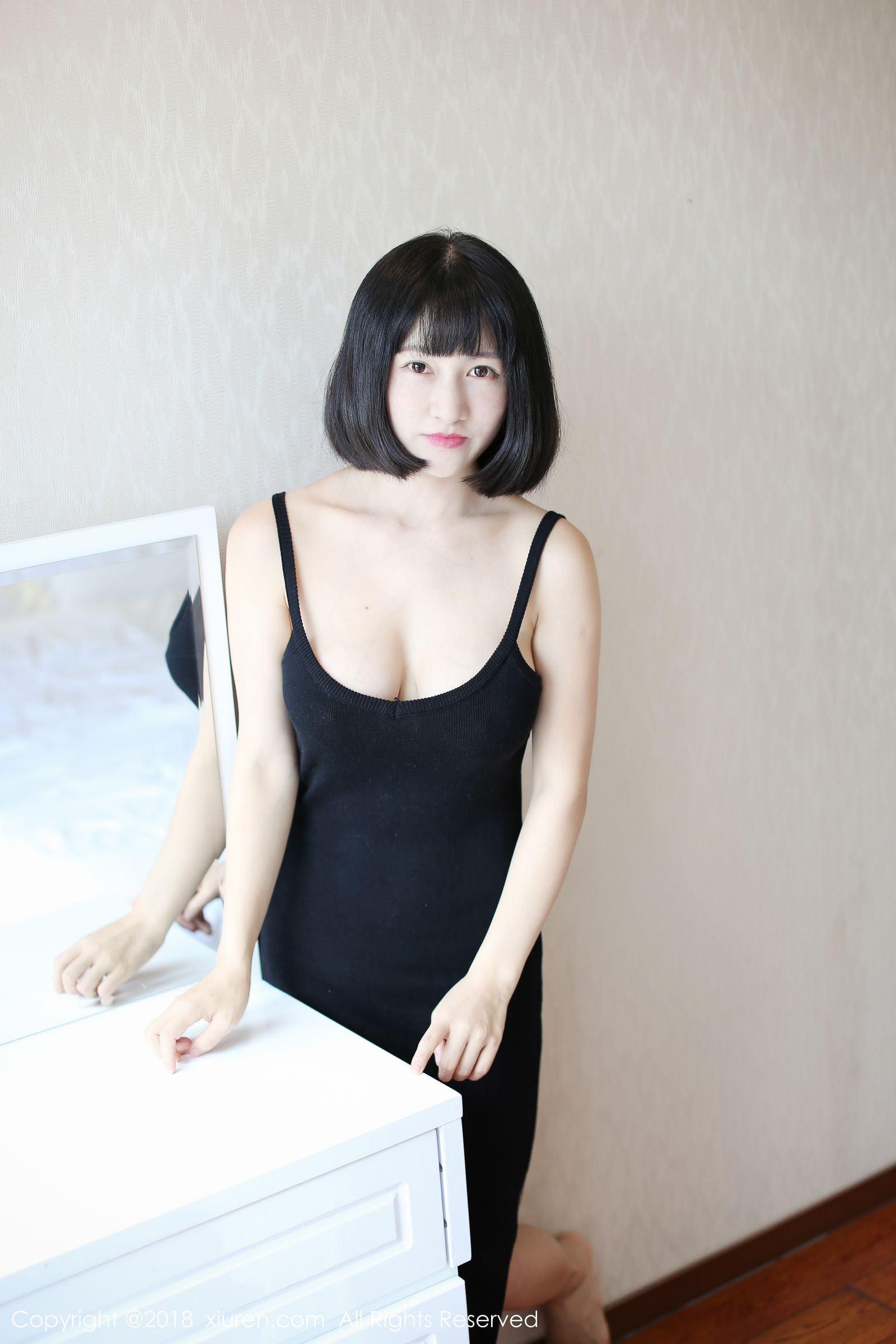 新人模特小探戈 眉眼含春皮肤细润