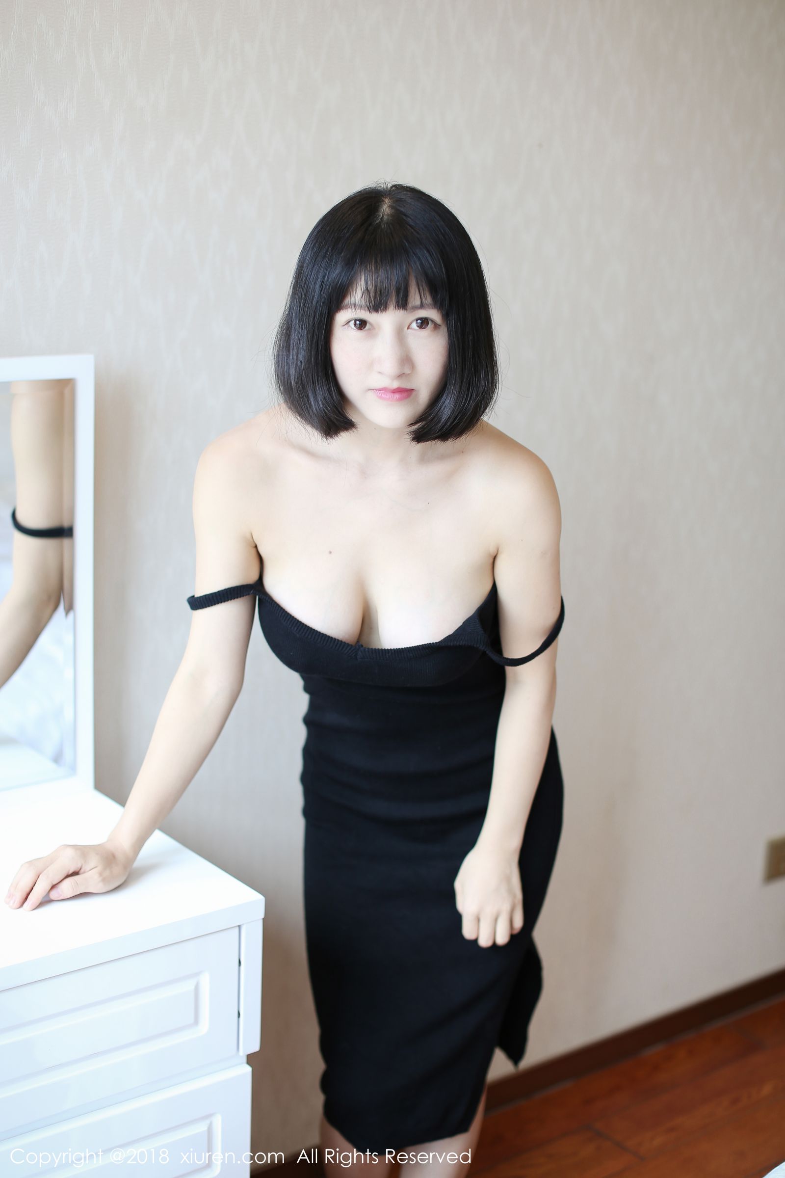 新人模特小探戈 眉眼含春皮肤细润