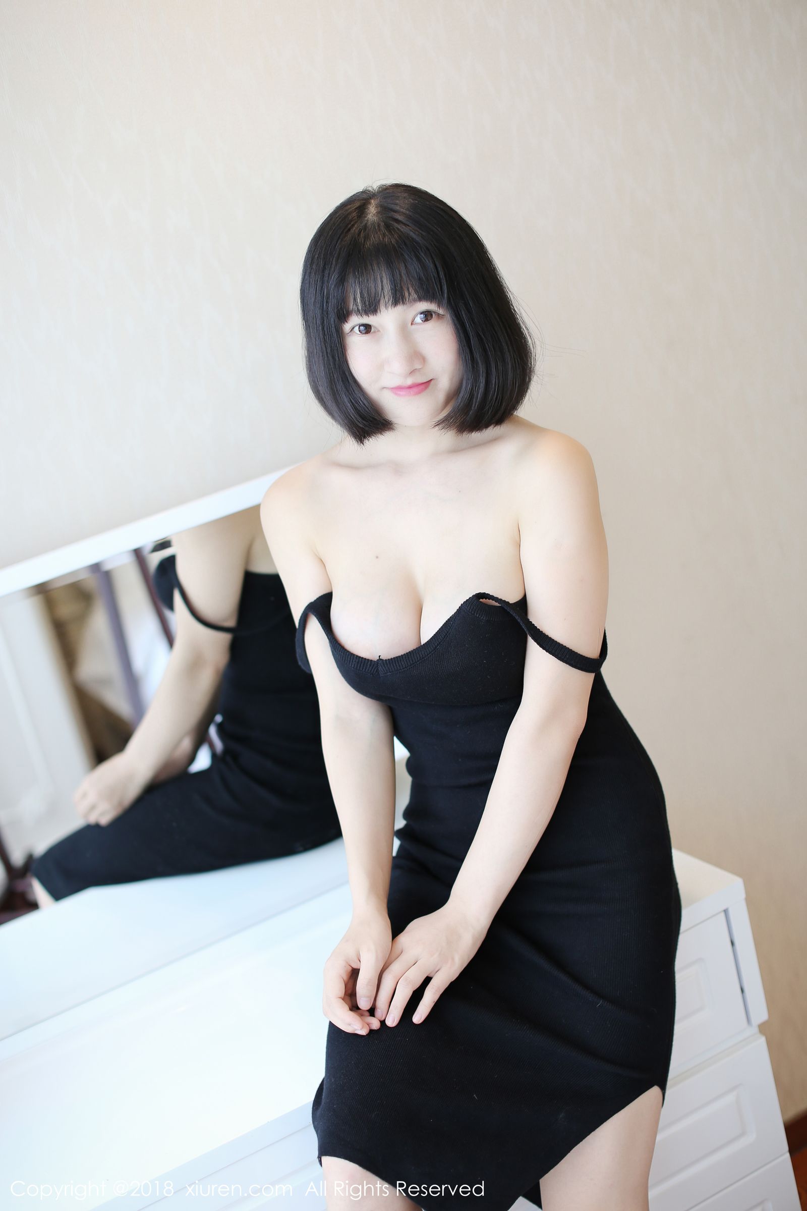 新人模特小探戈 眉眼含春皮肤细润