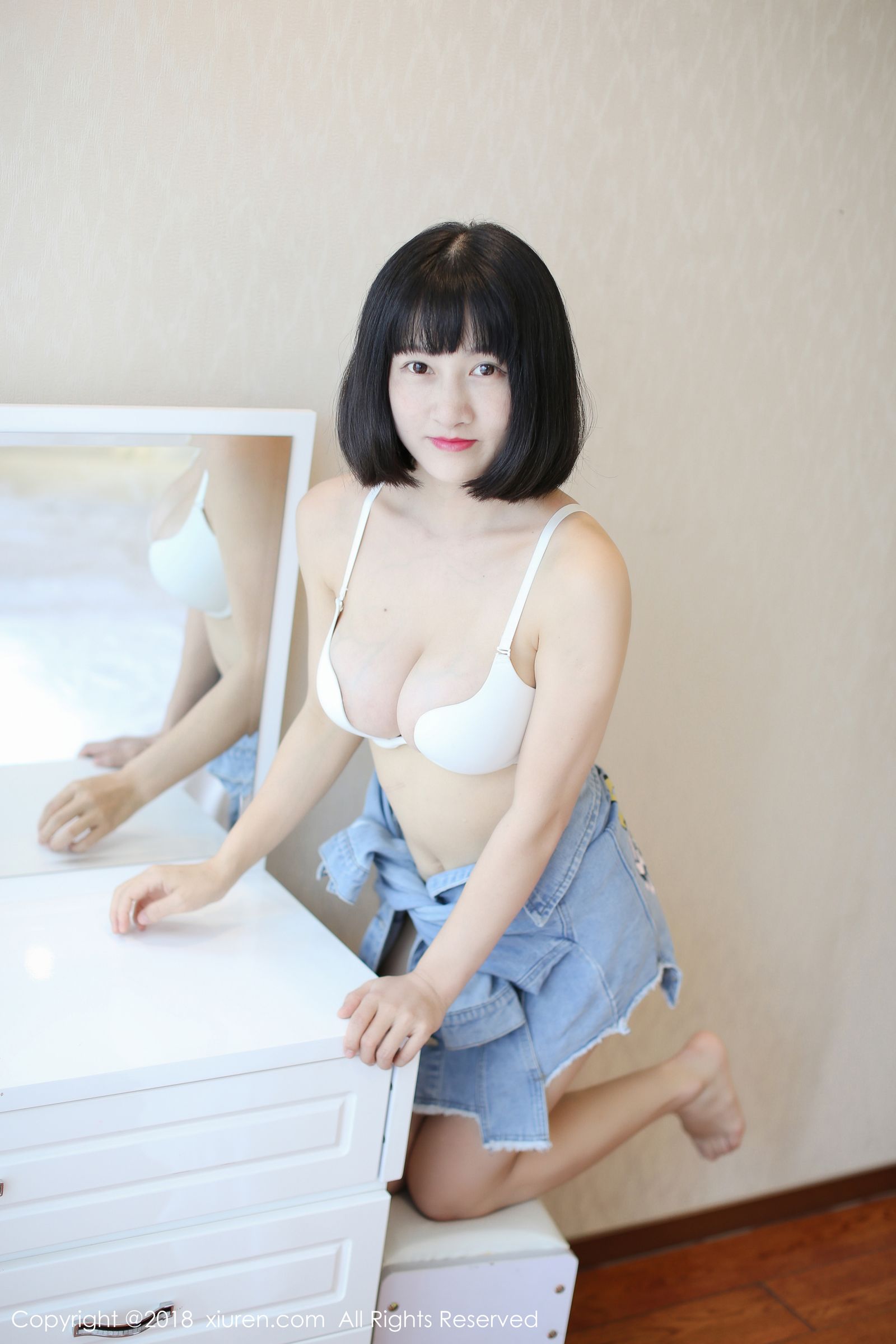 新人模特小探戈 眉眼含春皮肤细润