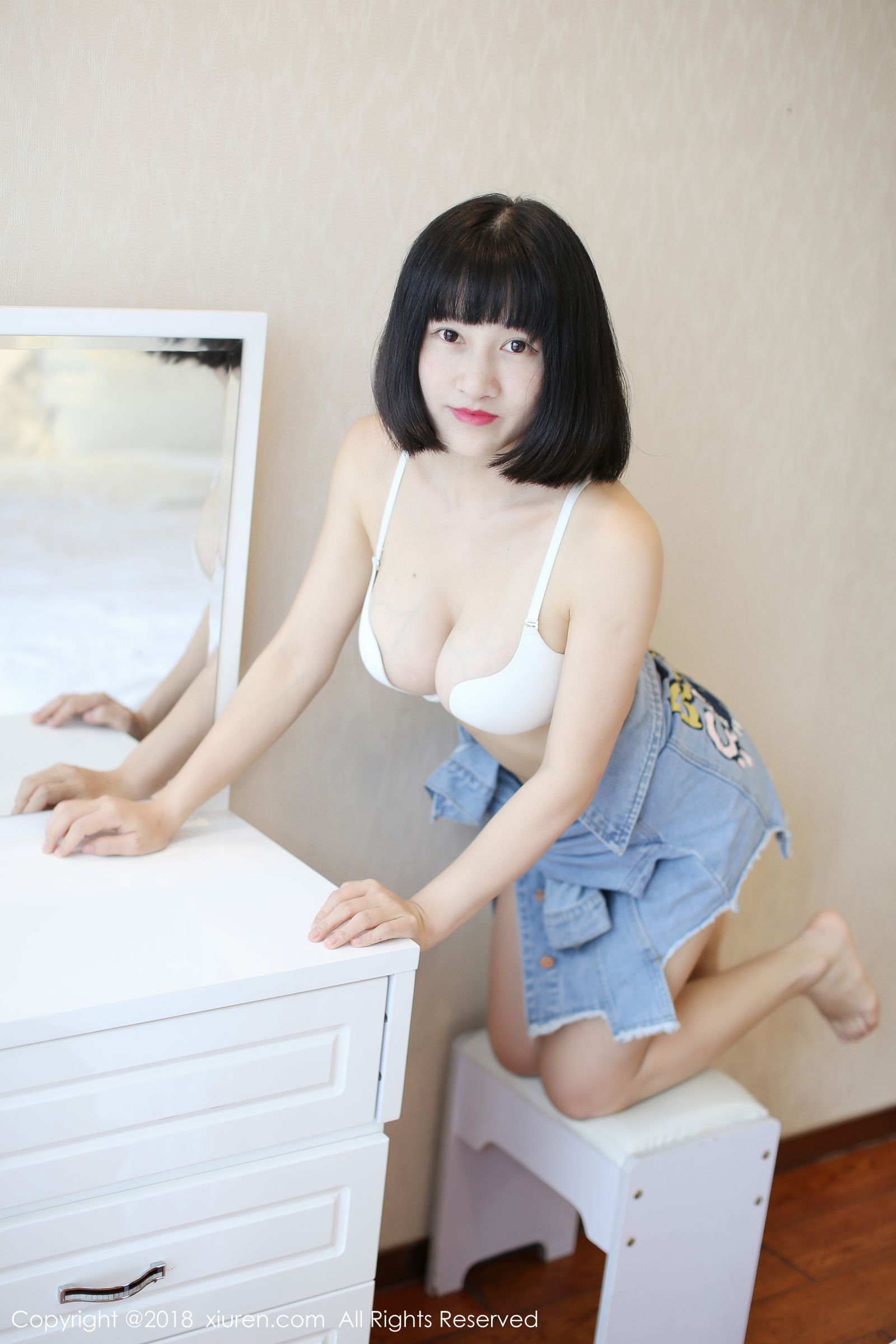 新人模特小探戈 眉眼含春皮肤细润