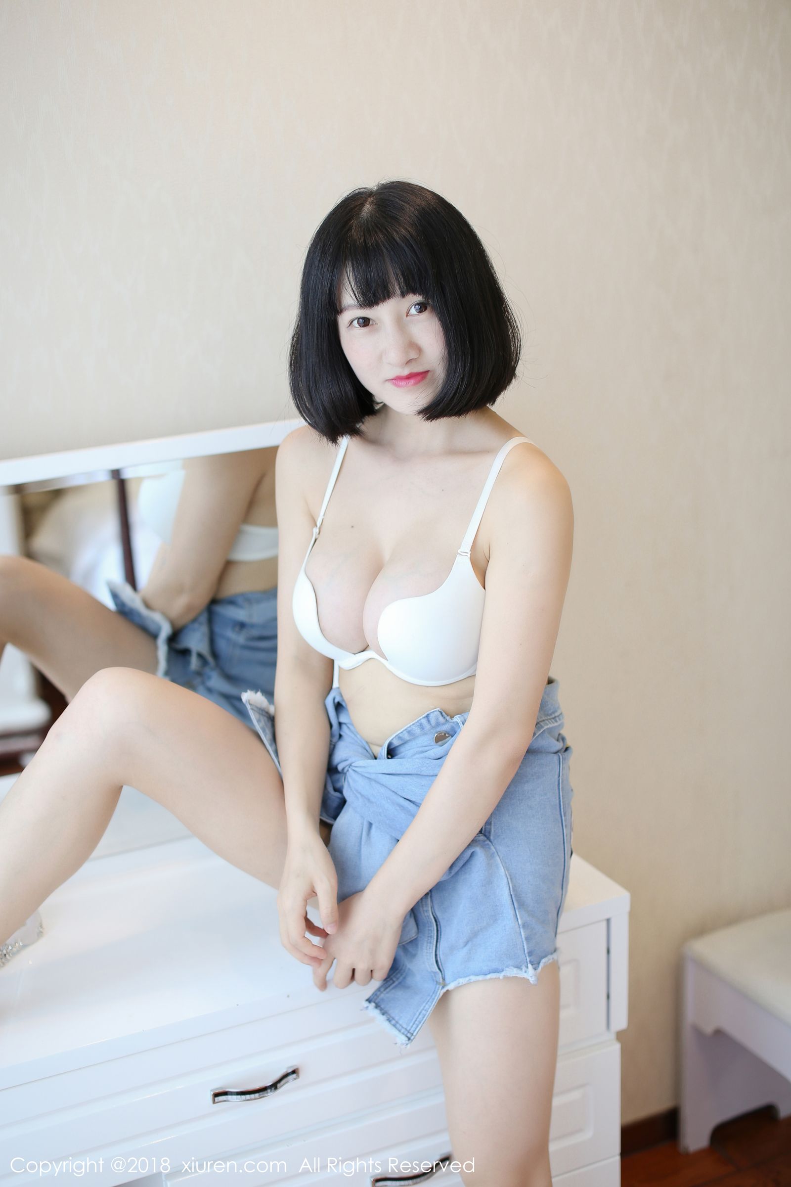 新人模特小探戈 眉眼含春皮肤细润
