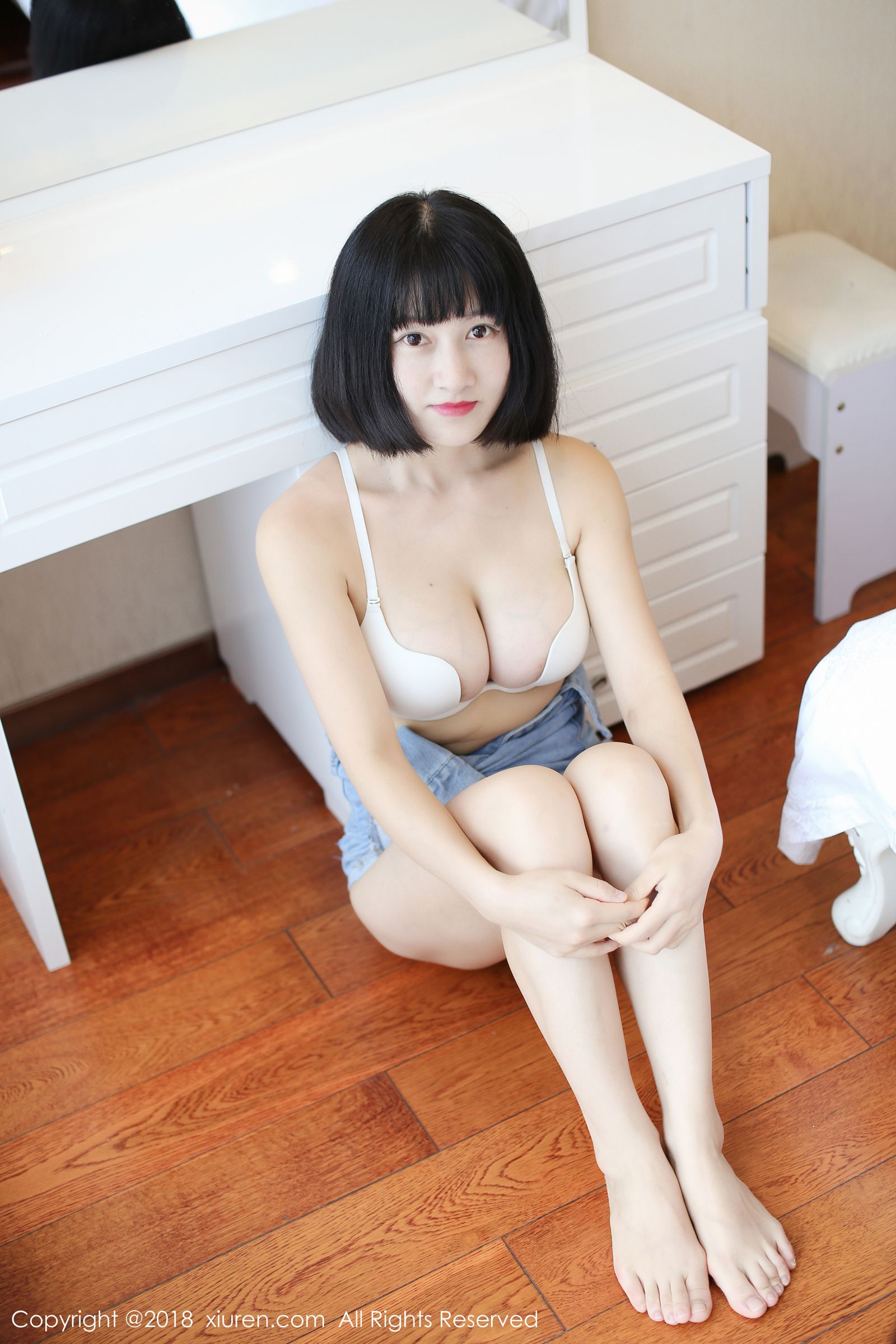 新人模特小探戈 眉眼含春皮肤细润