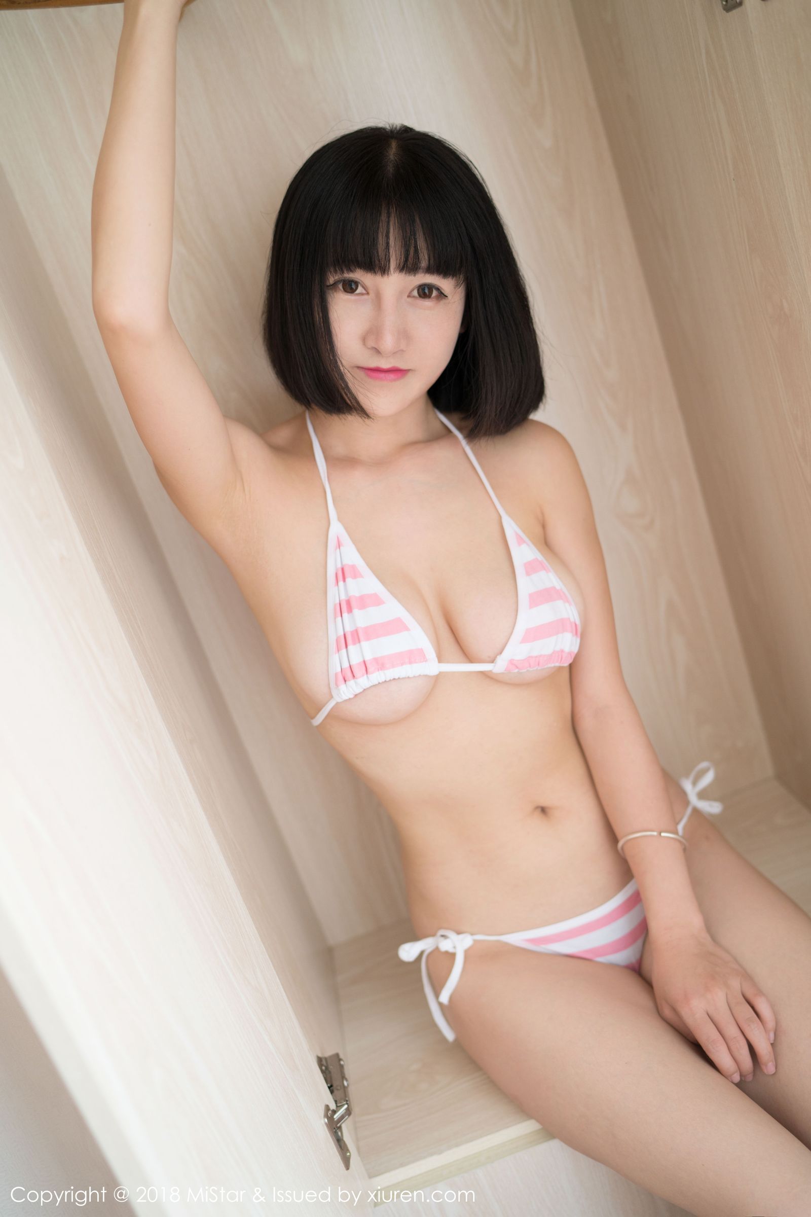 短发美女小探戈 性感三点式内衣