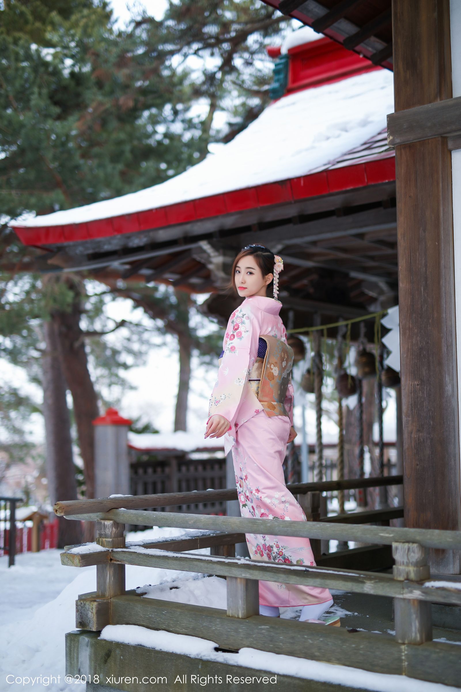 丽质美女猫宝 冰天雪地比基尼